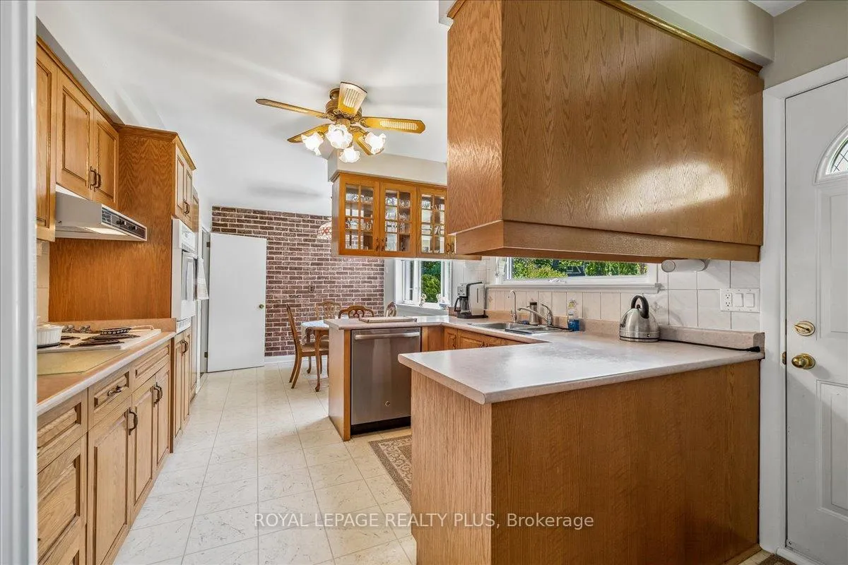 Photo 16 of 665 Vanessa Crescent, Mississauga, Lorne Park — HOMEH