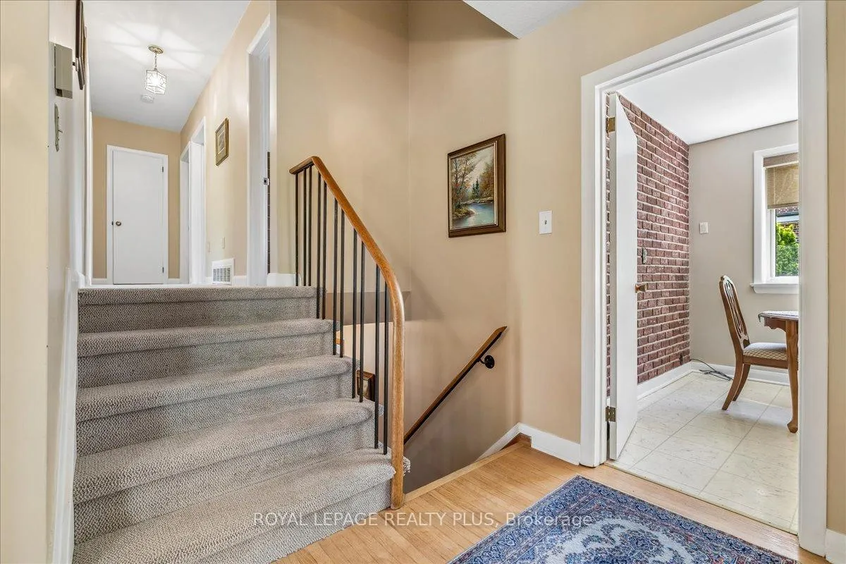 Photo 19 of 665 Vanessa Crescent, Mississauga, Lorne Park — HOMEH