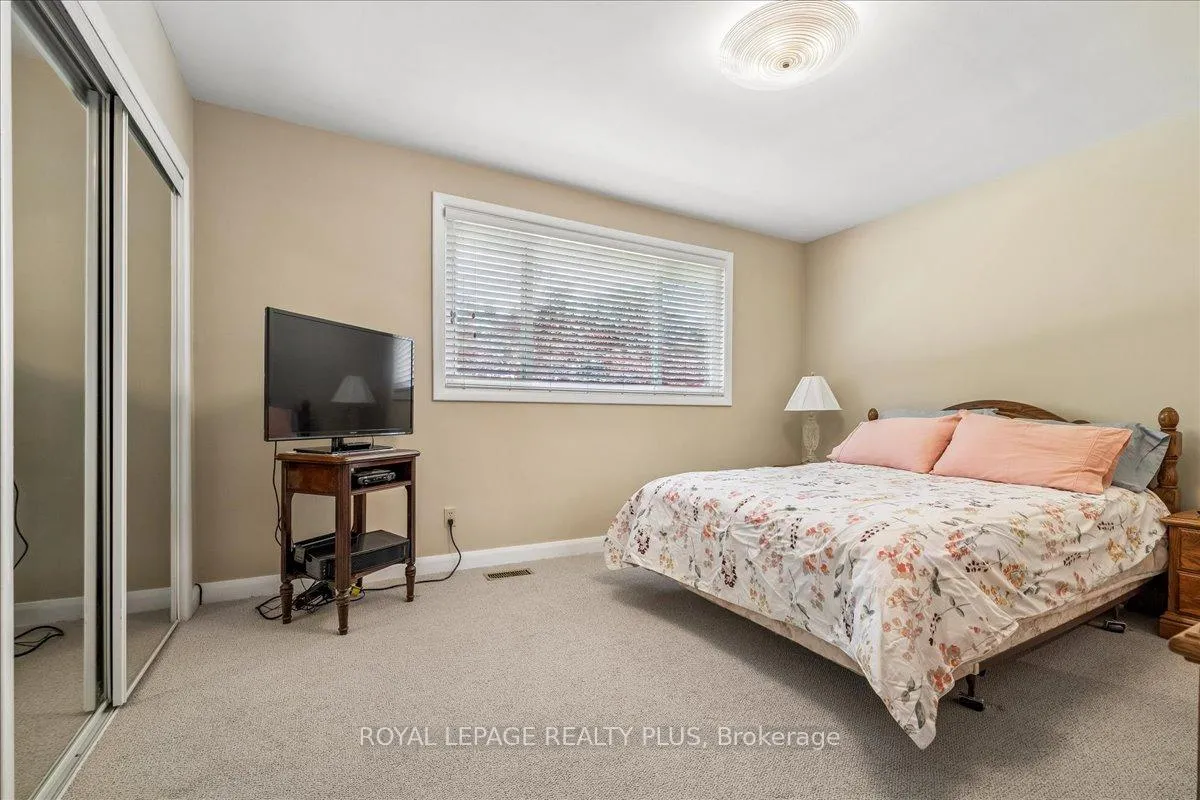 Photo 20 of 665 Vanessa Crescent, Mississauga, Lorne Park — HOMEH