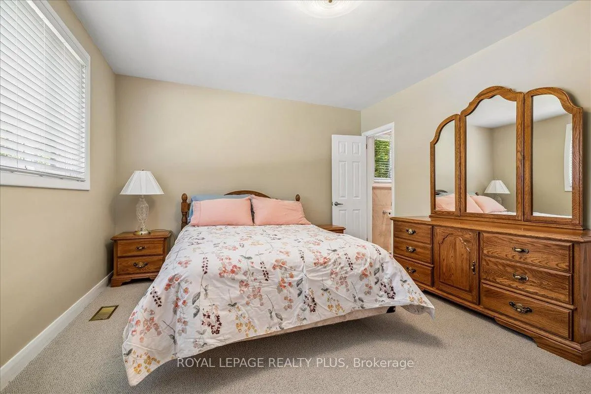 Photo 21 of 665 Vanessa Crescent, Mississauga, Lorne Park — HOMEH