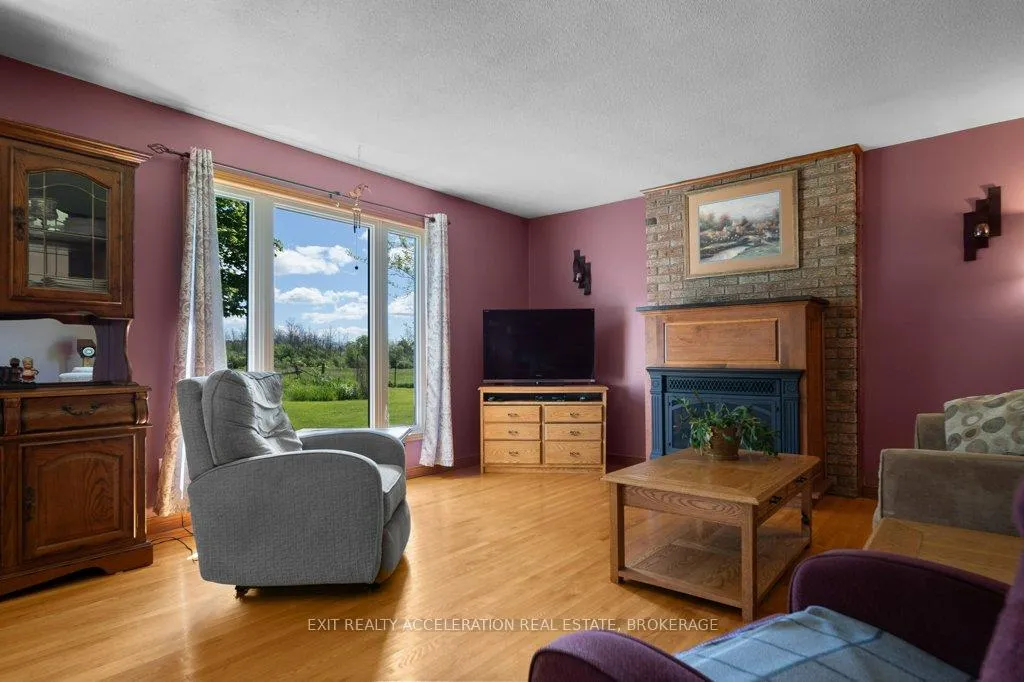 Photo 5 of 1225 Townline Road, Loyalist, Lennox and Addington - South — HOMEH
