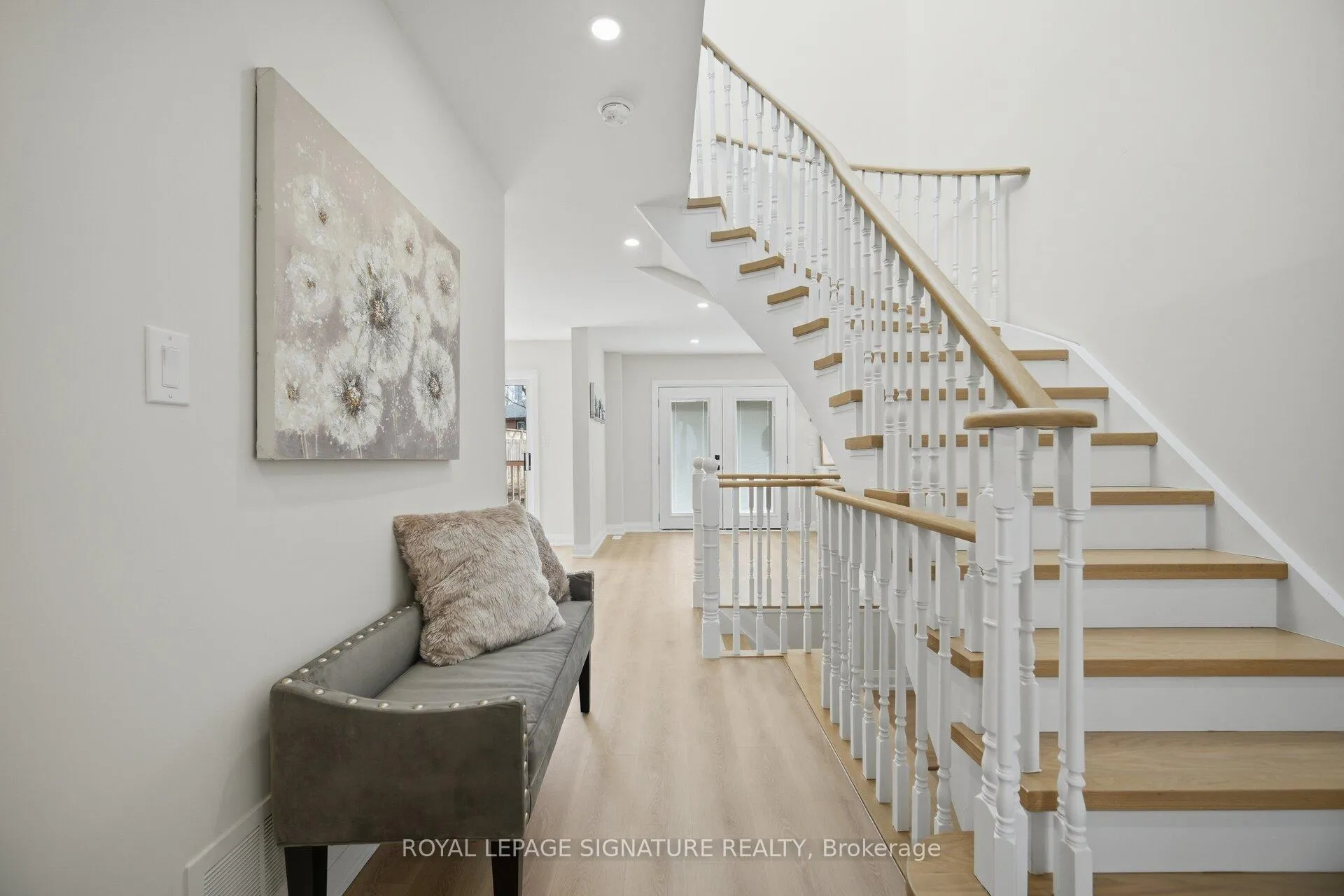 Photo 9 of 11 Wessenger Drive, Barrie, Holly — HOMEH