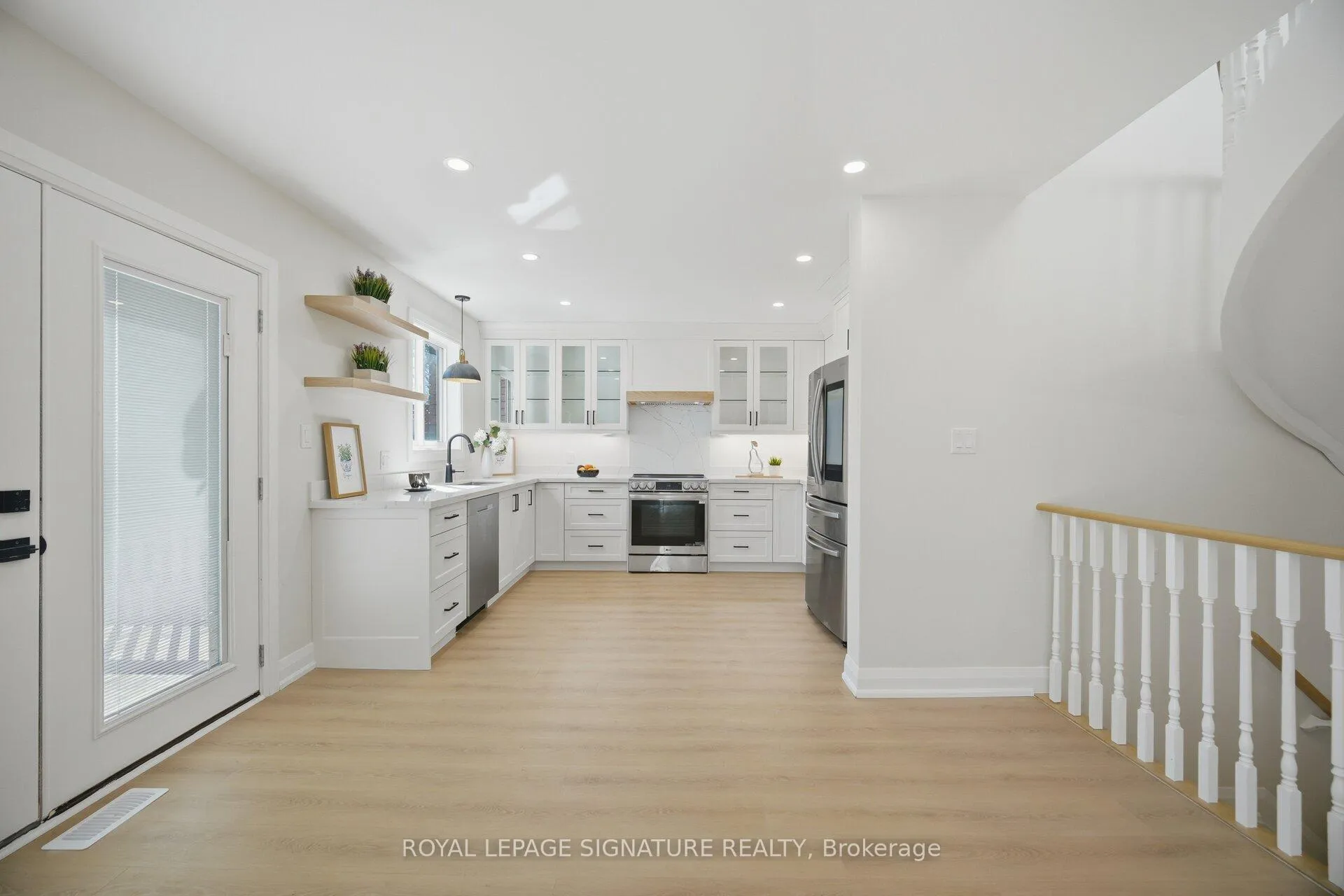 Photo 15 of 11 Wessenger Drive, Barrie, Holly — HOMEH