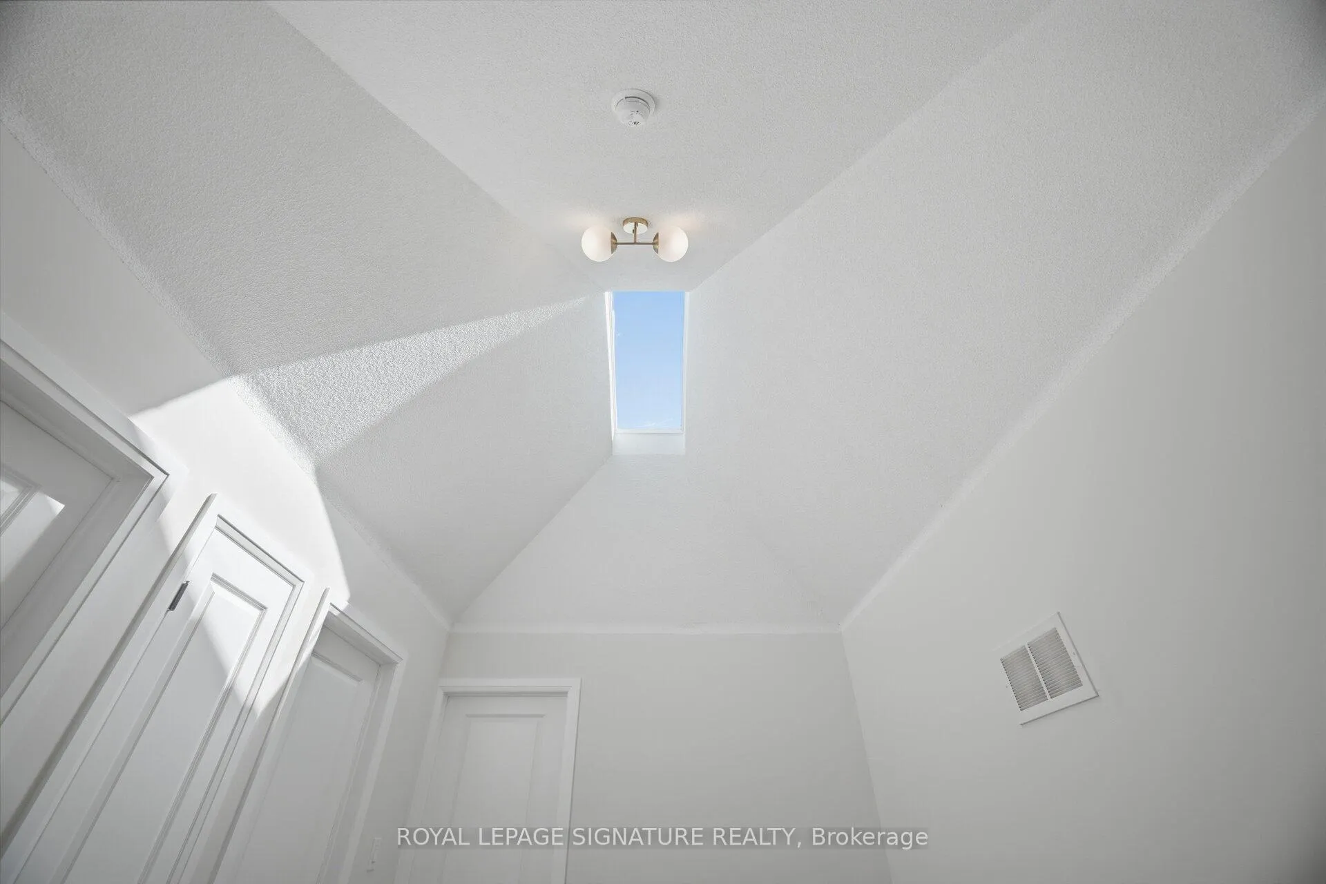 Photo 22 of 11 Wessenger Drive, Barrie, Holly — HOMEH