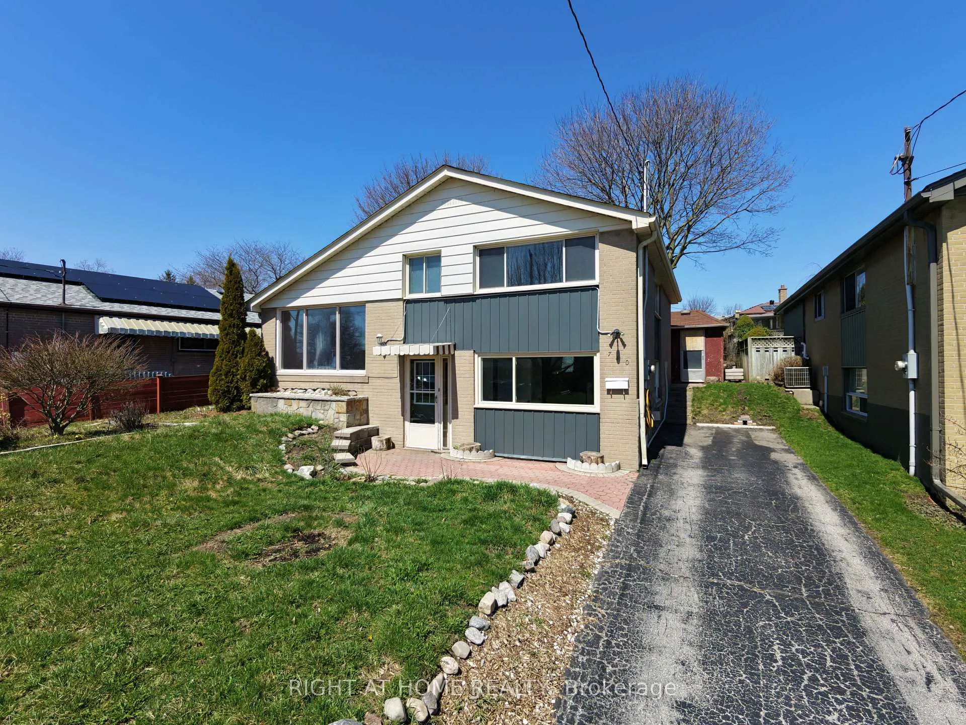 Photo 2 of 740 Stone Street, Oshawa, Lakeview — HOMEH