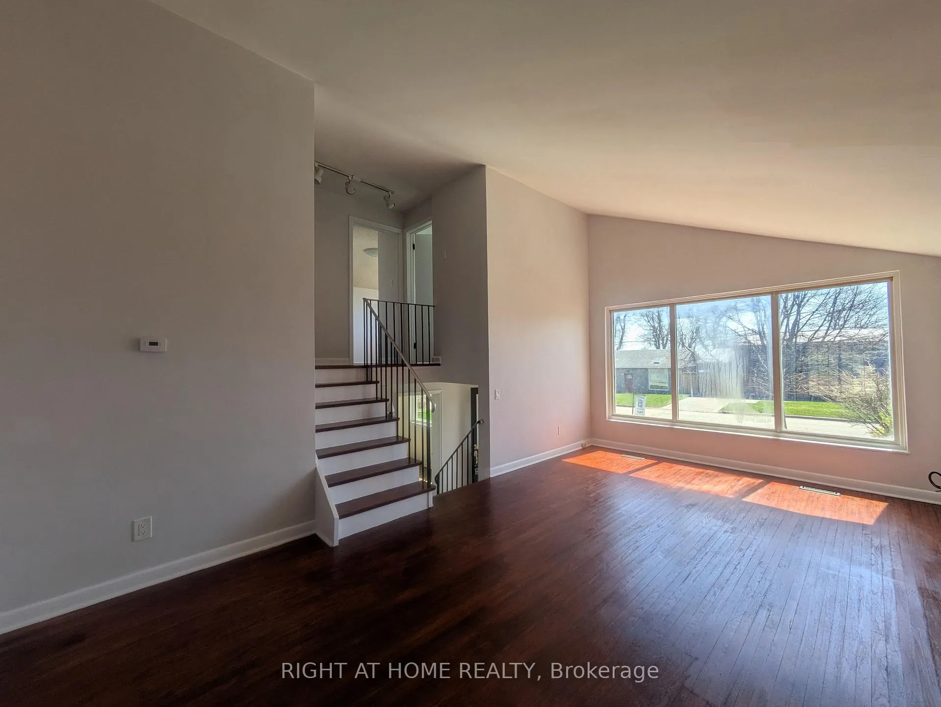 Photo 8 of 740 Stone Street, Oshawa, Lakeview — HOMEH