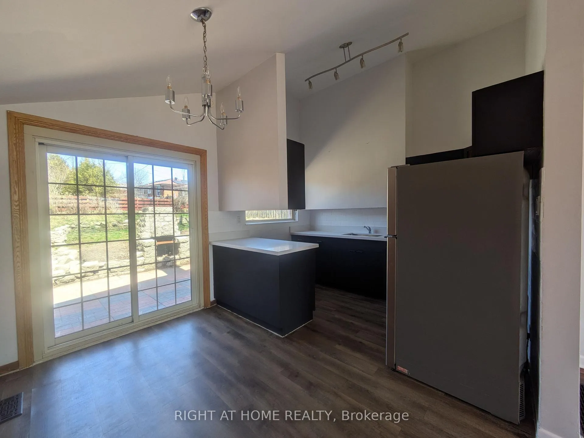 Photo 10 of 740 Stone Street, Oshawa, Lakeview — HOMEH