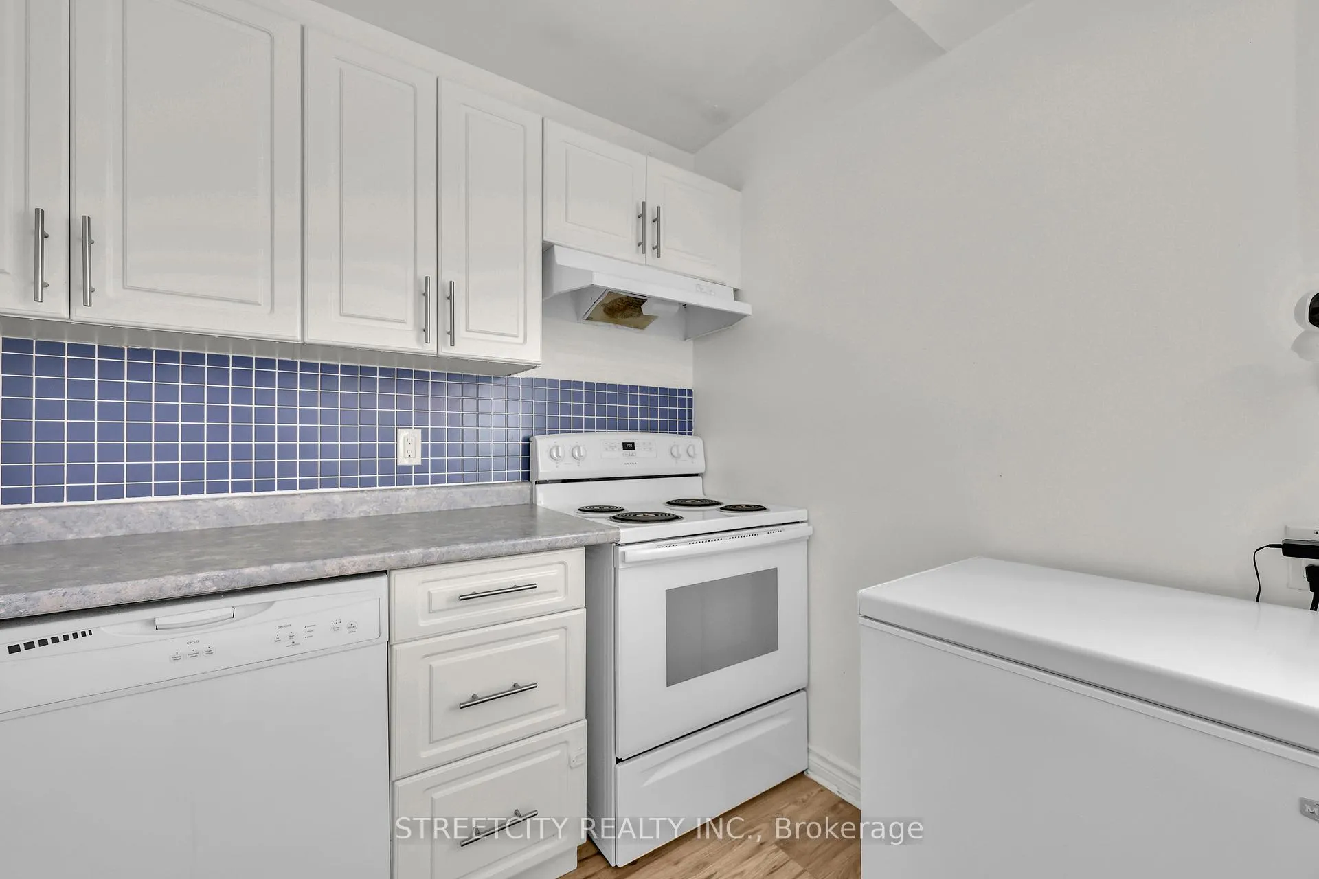 Photo 2 of Unit 8, 253 Taylor Street, London, East C — HOMEH