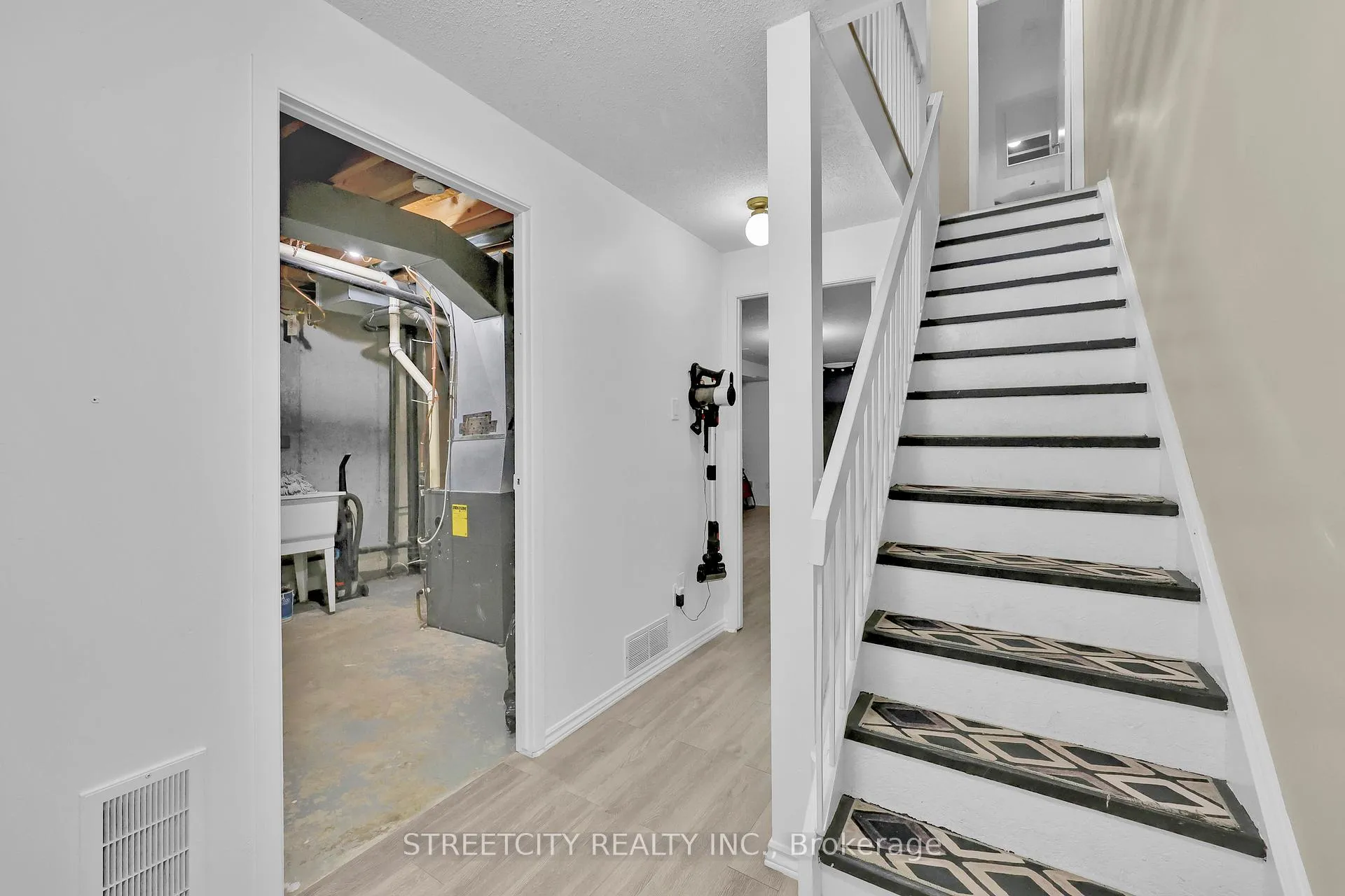 Photo 26 of Unit 8, 253 Taylor Street, London, East C — HOMEH