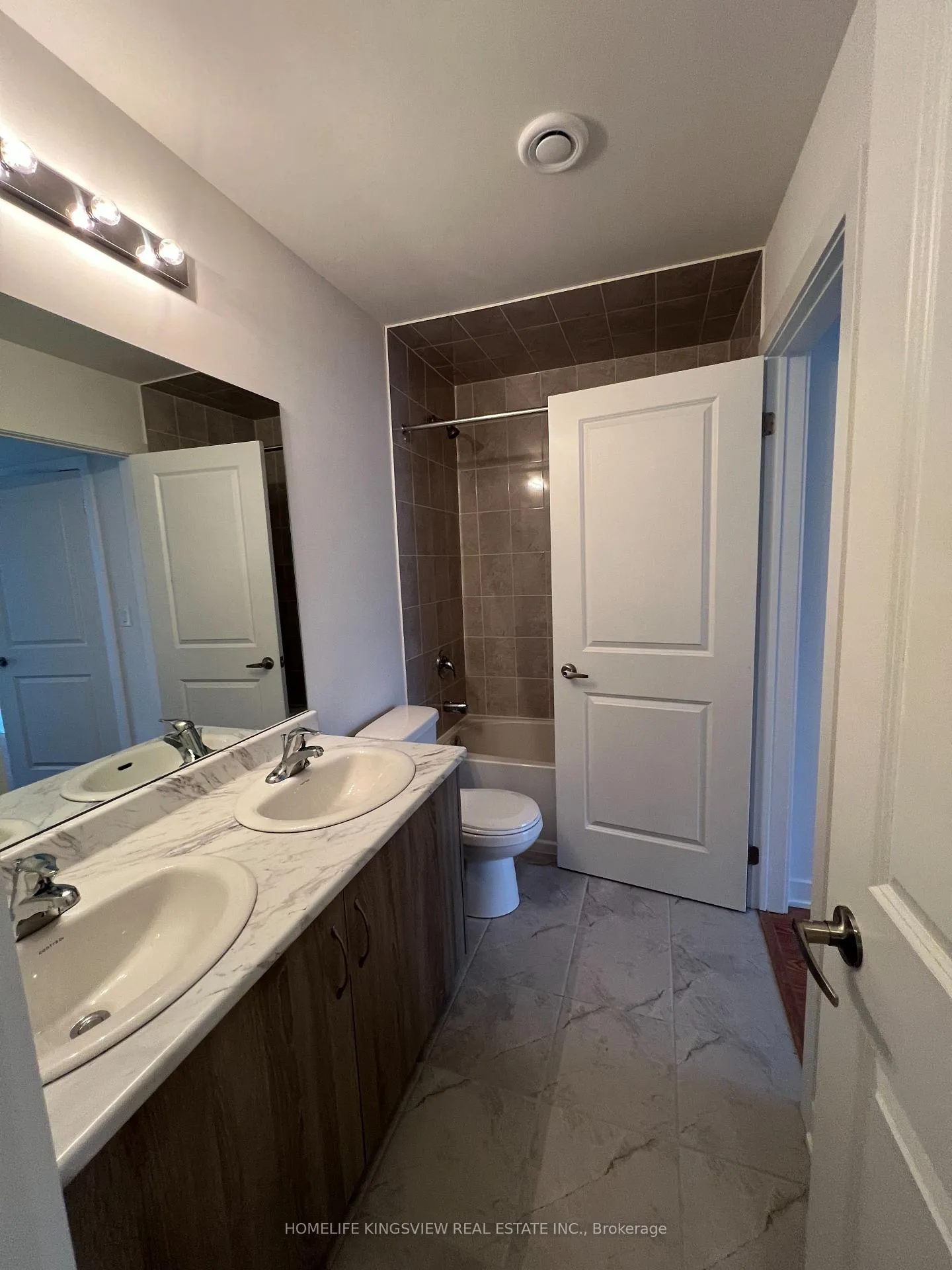 Photo 7 of Unit 231, 15100 Yonge Street, Aurora, Aurora Village — HOMEH