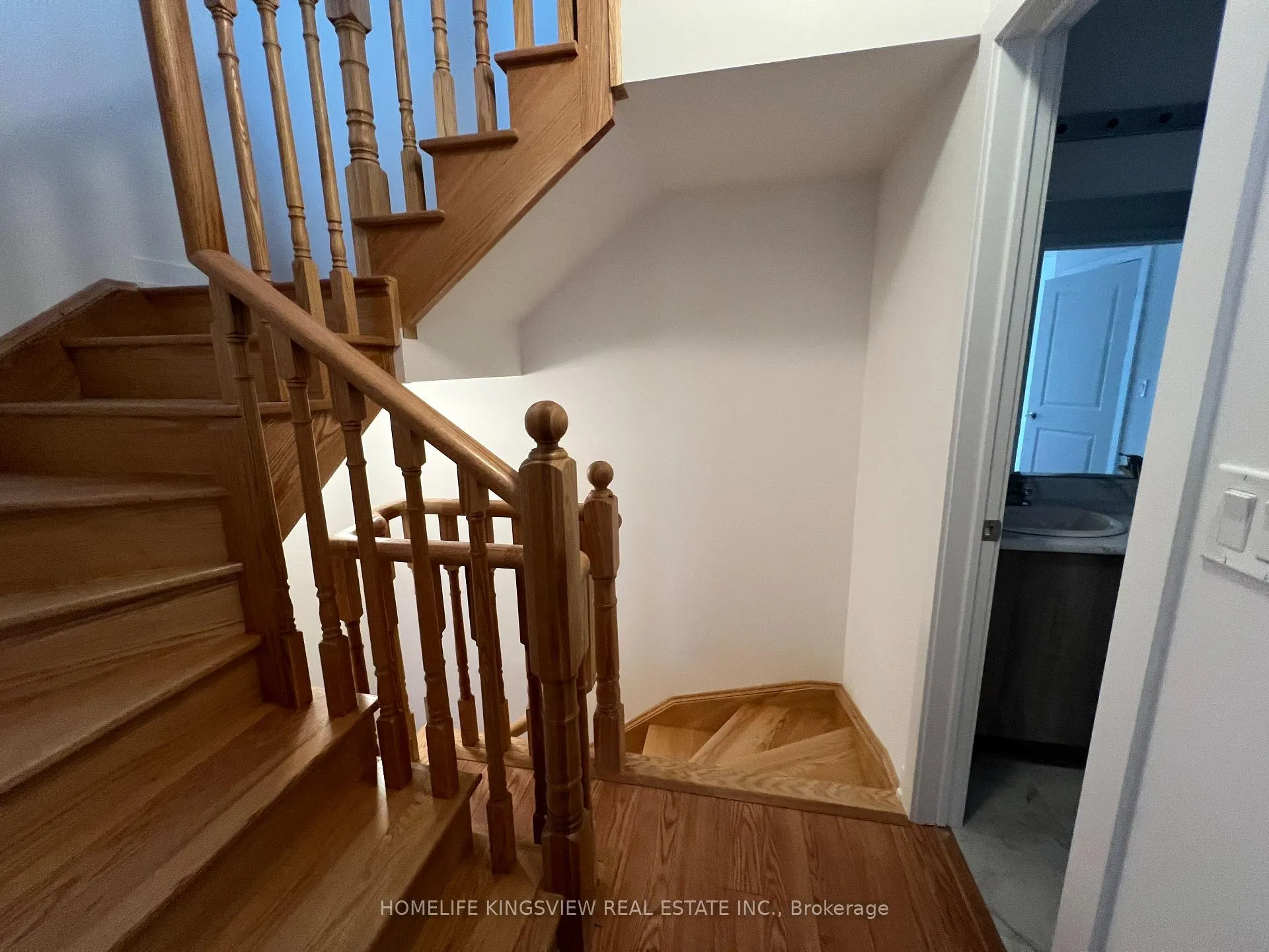 Photo 8 of Unit 231, 15100 Yonge Street, Aurora, Aurora Village — HOMEH