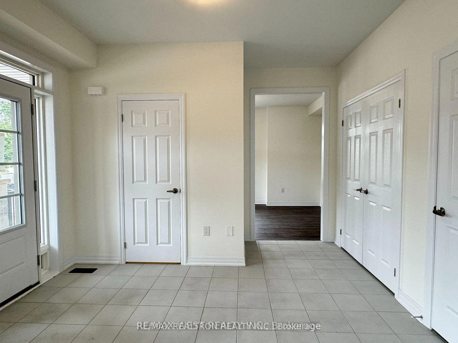 Photo 3 of 2 Ed Ewert Avenue, Clarington, Newcastle — HOMEH