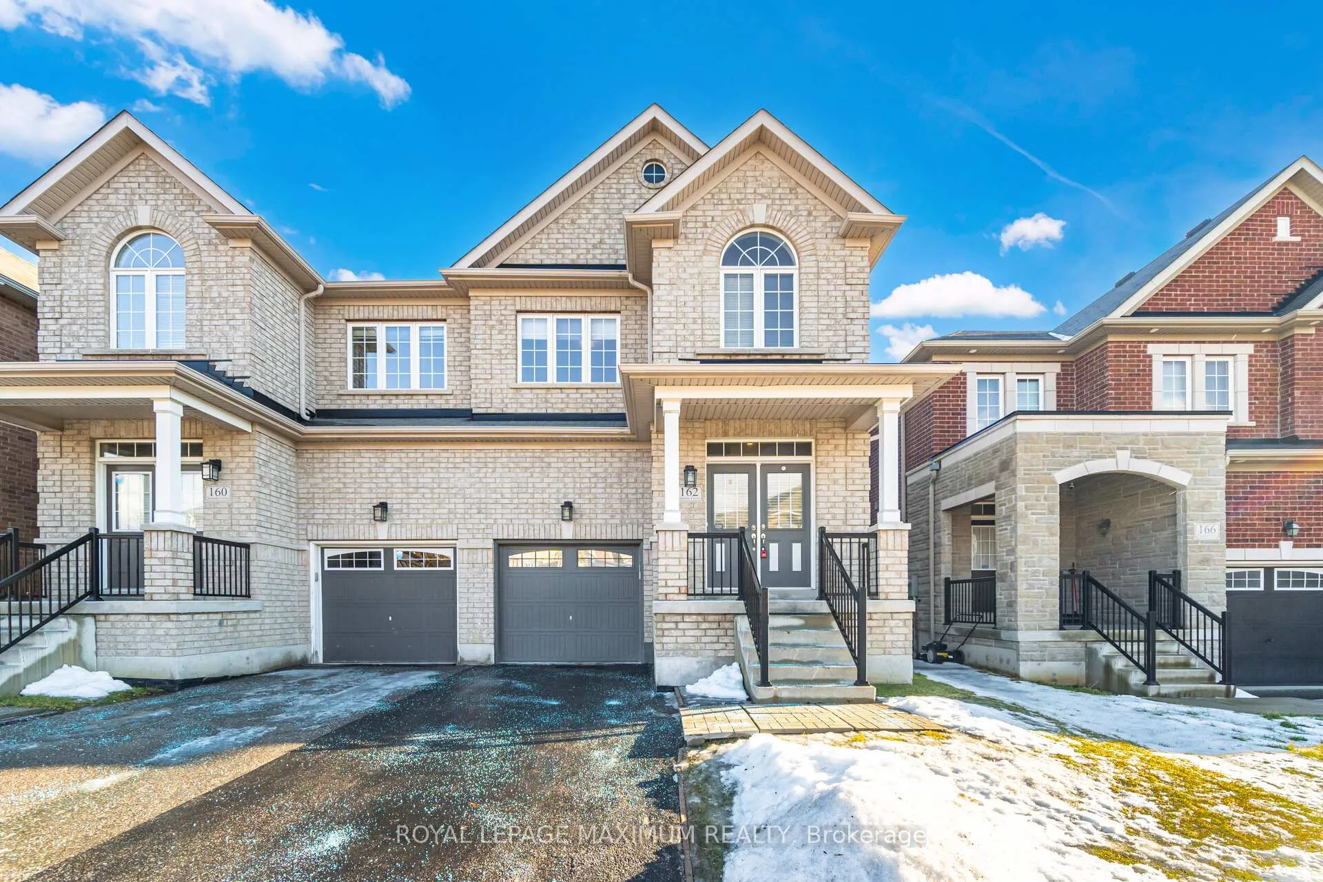 Photo 2 of 162 Gentile Circle, Vaughan, Elder Mills — HOMEH