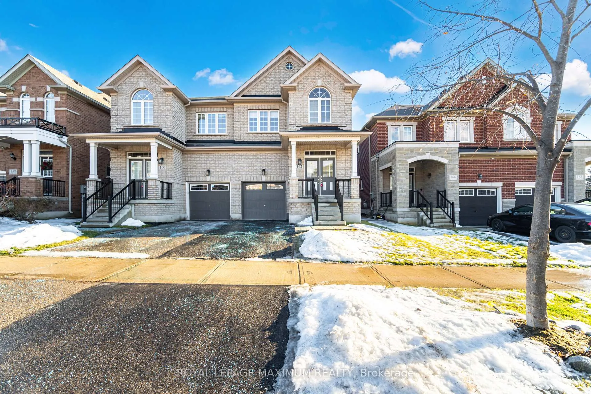 Photo 4 of 162 Gentile Circle, Vaughan, Elder Mills — HOMEH
