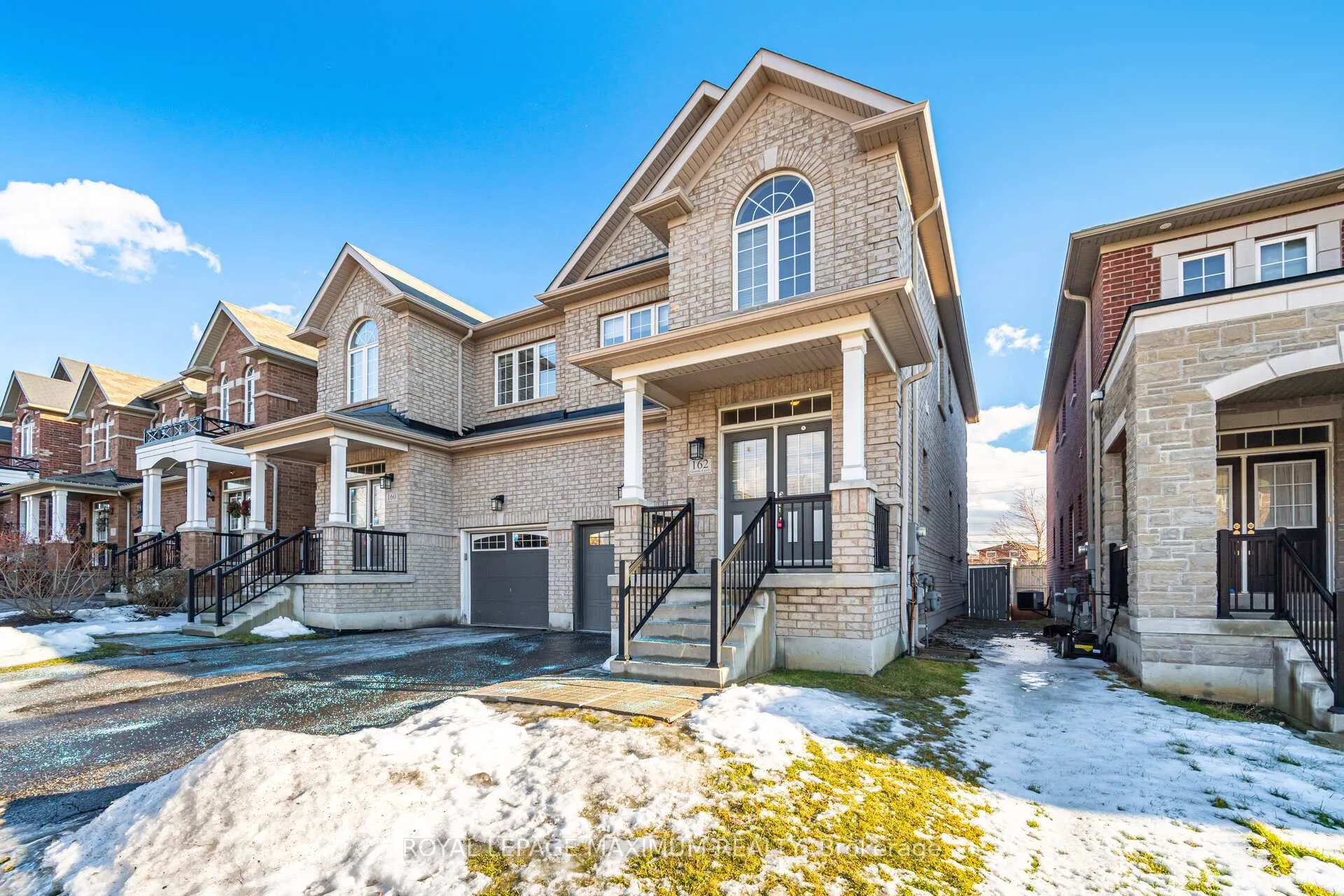 Photo 5 of 162 Gentile Circle, Vaughan, Elder Mills — HOMEH