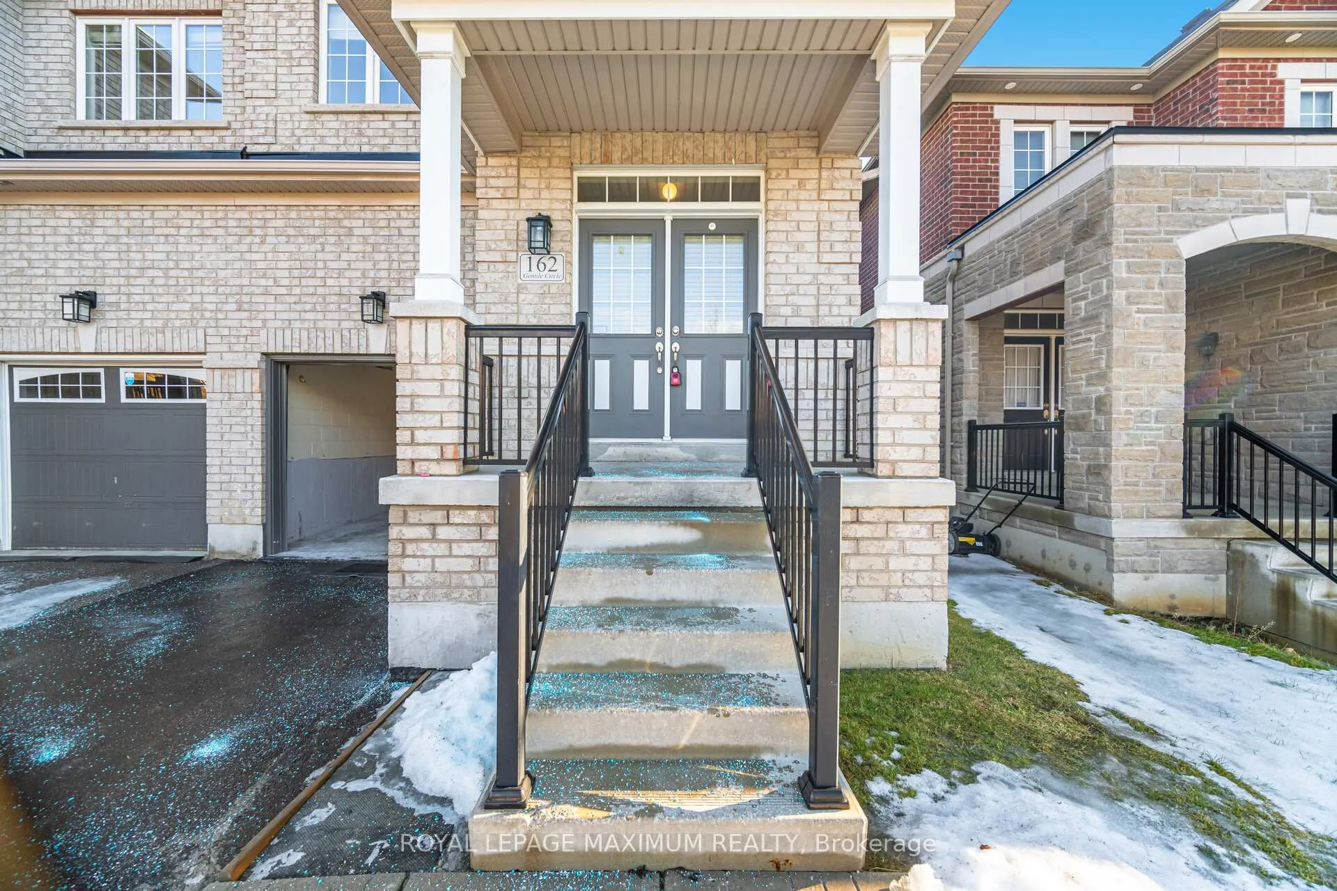 Photo 6 of 162 Gentile Circle, Vaughan, Elder Mills — HOMEH