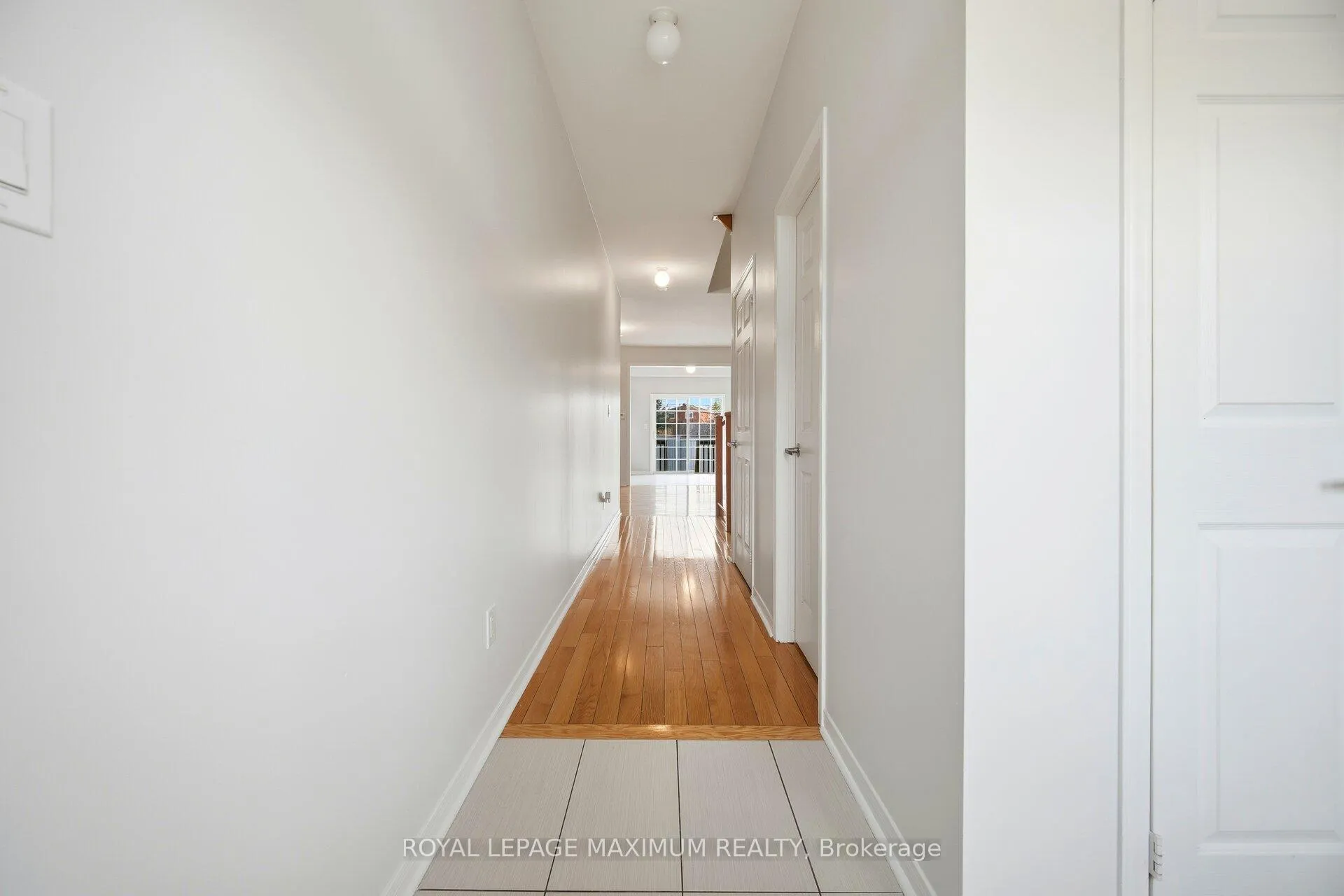 Photo 8 of 162 Gentile Circle, Vaughan, Elder Mills — HOMEH