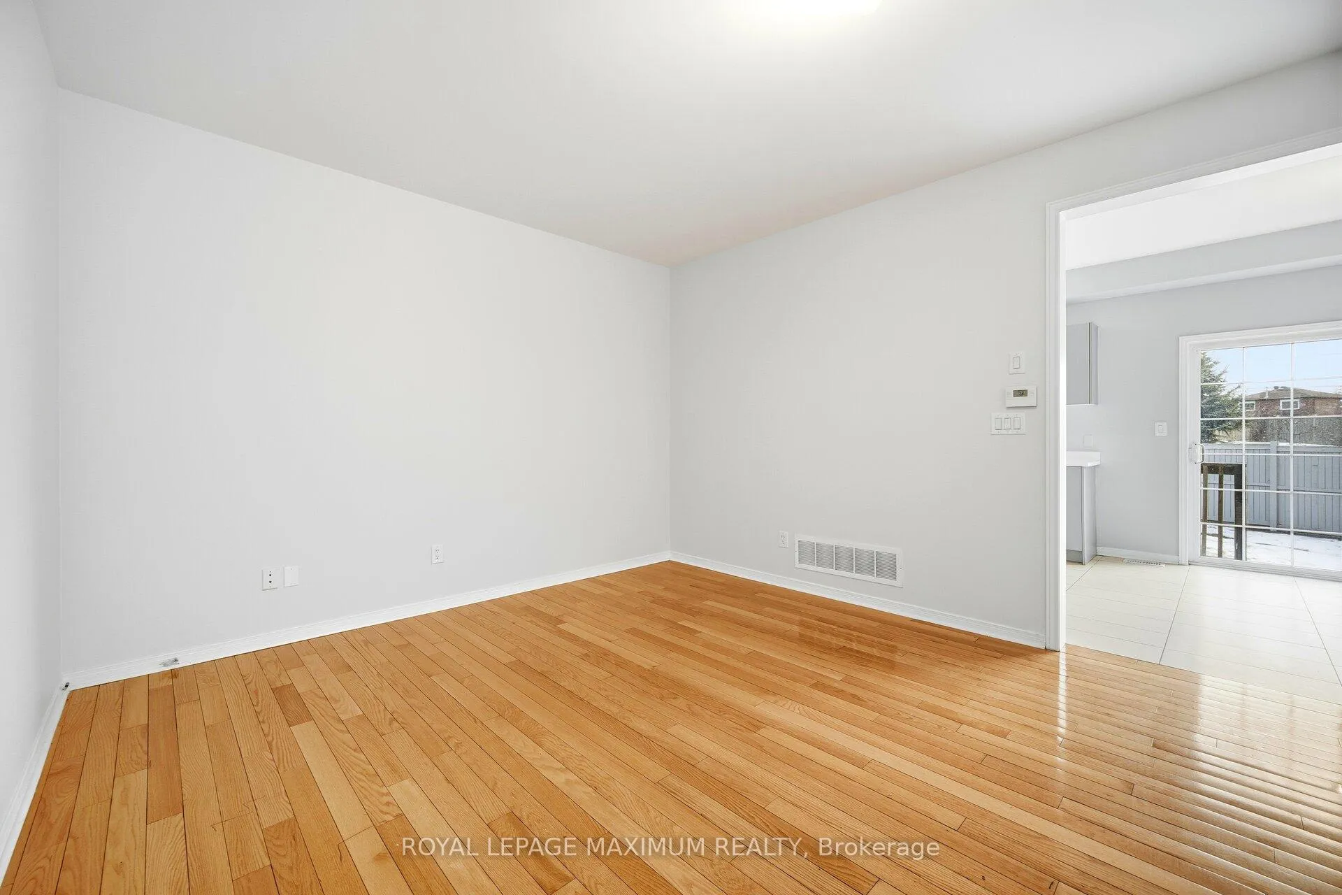 Photo 11 of 162 Gentile Circle, Vaughan, Elder Mills — HOMEH