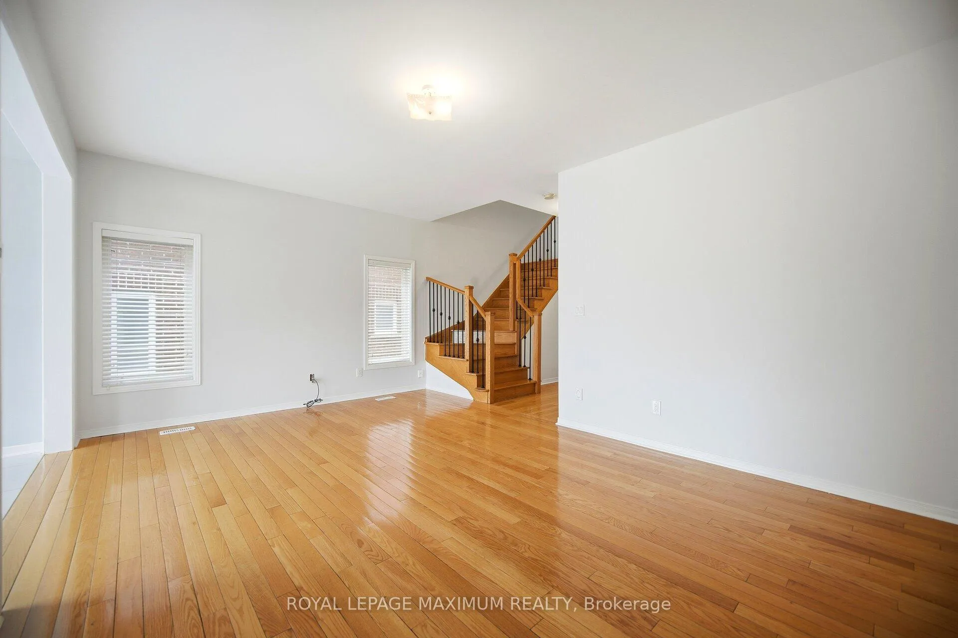 Photo 13 of 162 Gentile Circle, Vaughan, Elder Mills — HOMEH