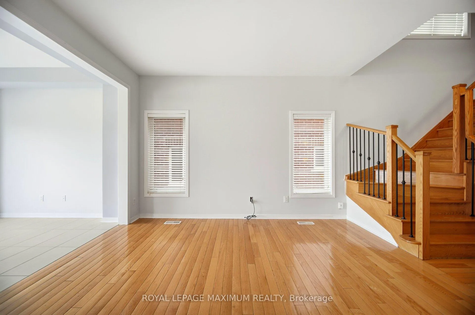 Photo 14 of 162 Gentile Circle, Vaughan, Elder Mills — HOMEH