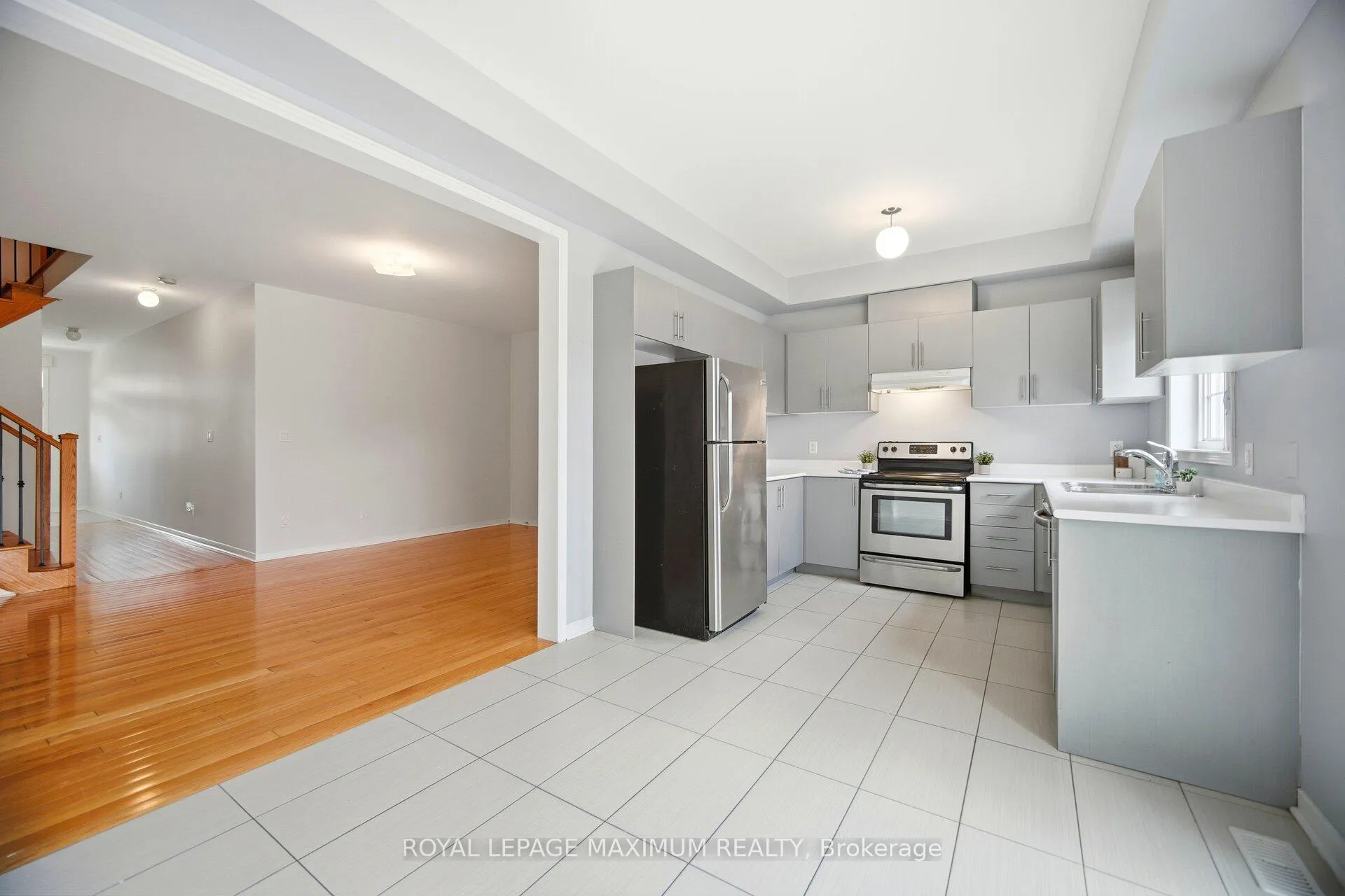 Photo 18 of 162 Gentile Circle, Vaughan, Elder Mills — HOMEH