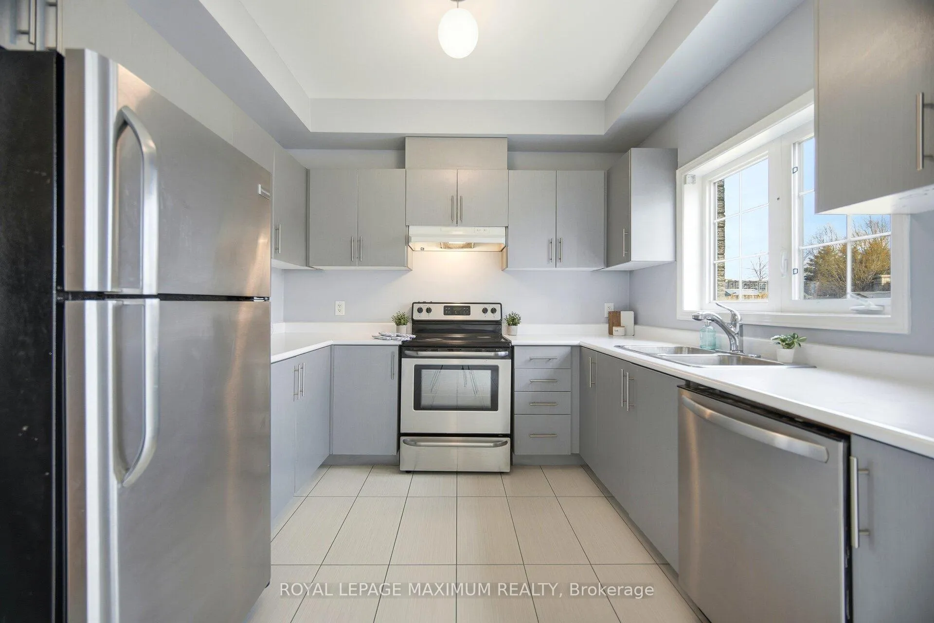 Photo 19 of 162 Gentile Circle, Vaughan, Elder Mills — HOMEH
