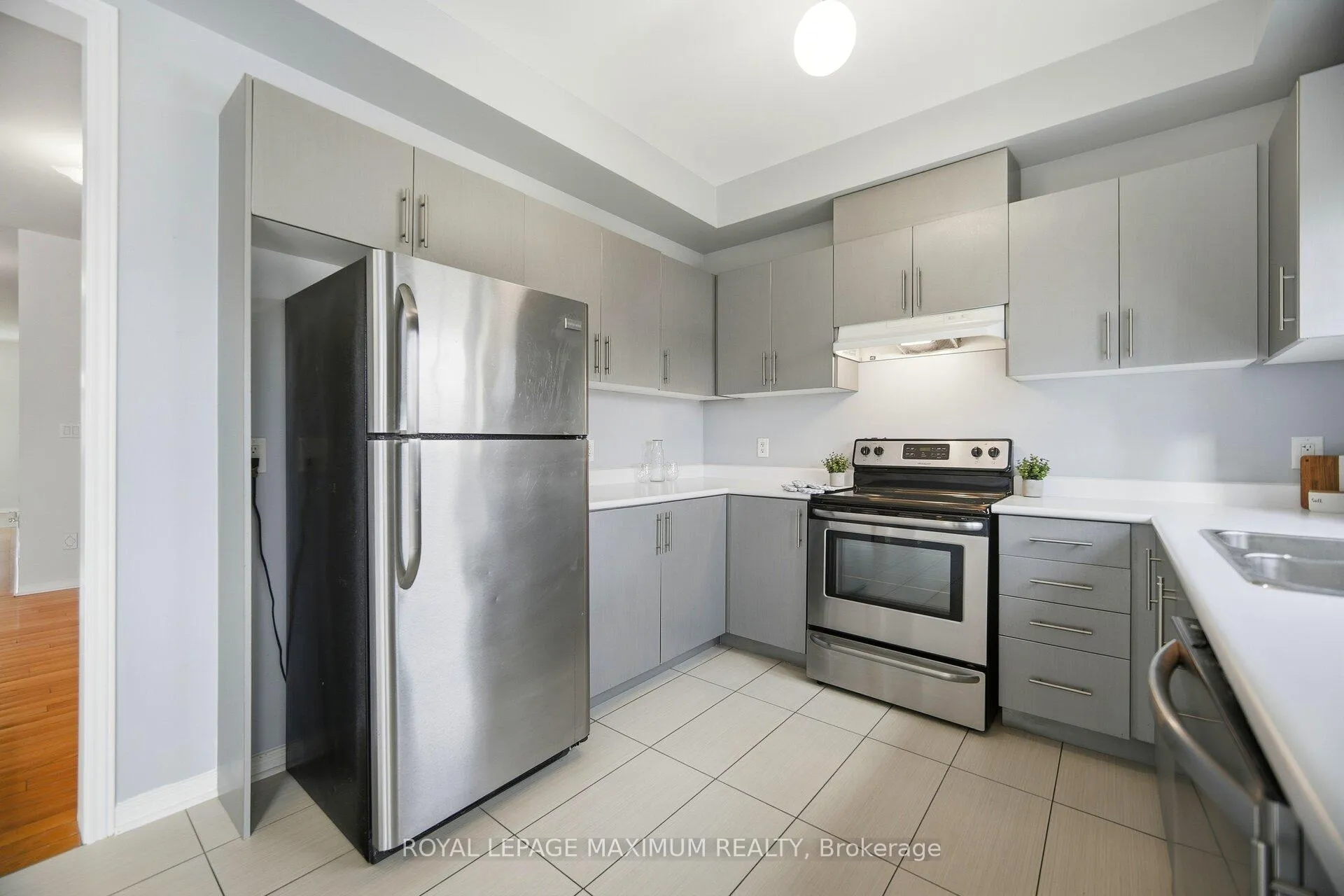 Photo 21 of 162 Gentile Circle, Vaughan, Elder Mills — HOMEH