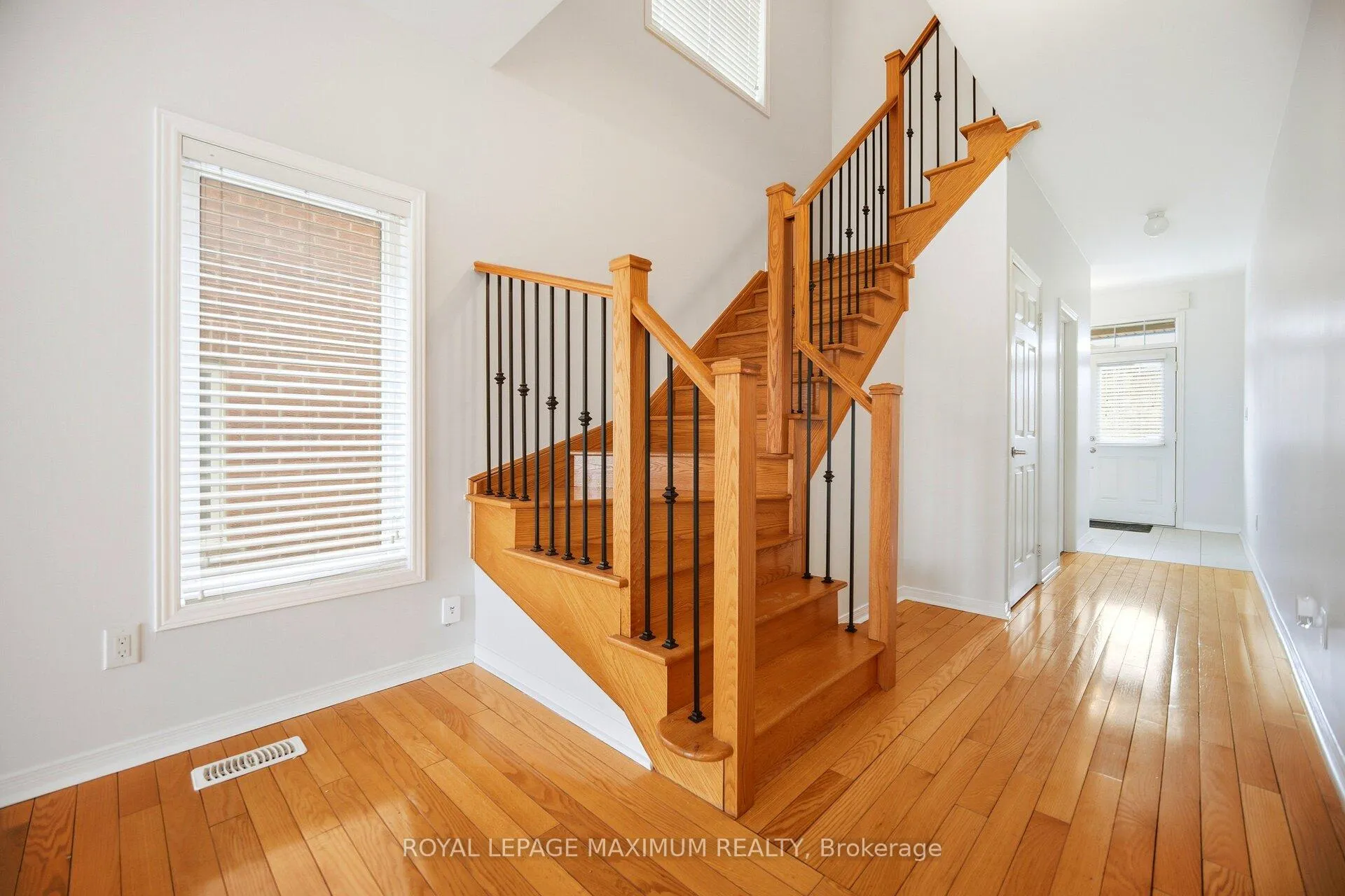 Photo 24 of 162 Gentile Circle, Vaughan, Elder Mills — HOMEH