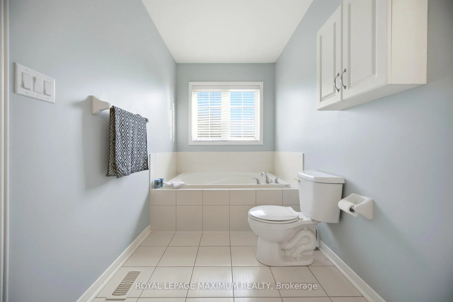 Photo 30 of 162 Gentile Circle, Vaughan, Elder Mills — HOMEH