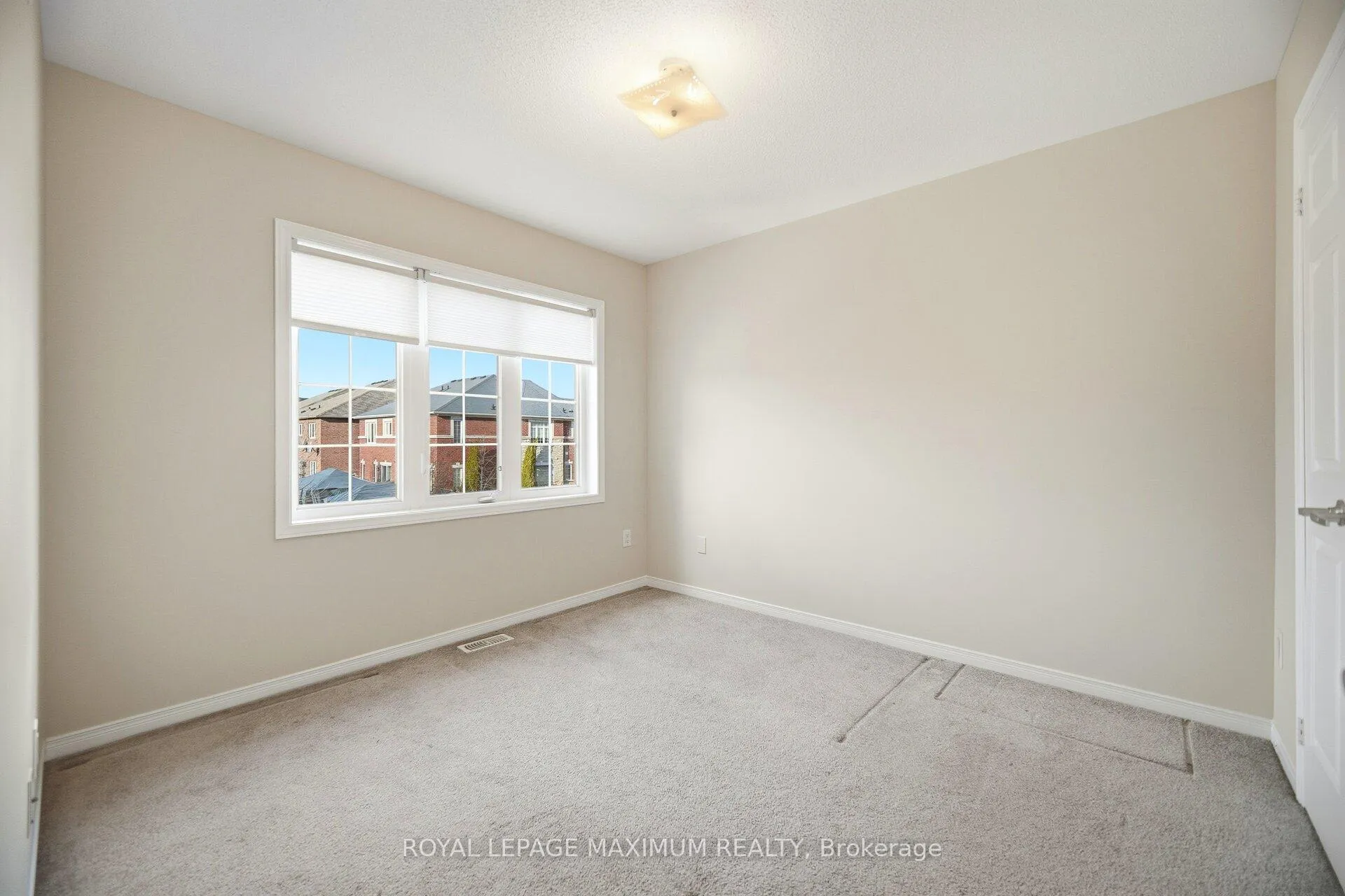 Photo 32 of 162 Gentile Circle, Vaughan, Elder Mills — HOMEH