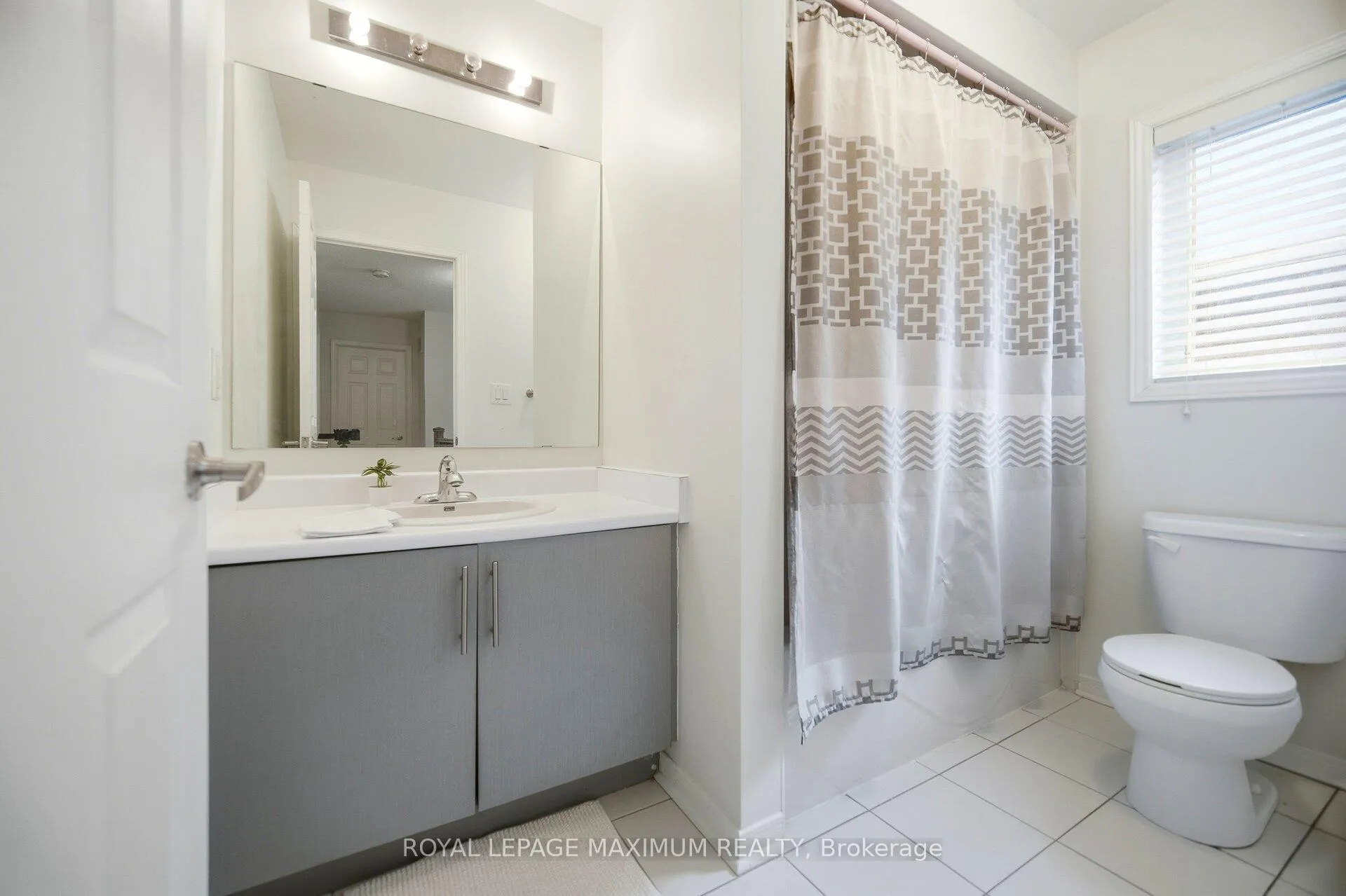 Photo 36 of 162 Gentile Circle, Vaughan, Elder Mills — HOMEH