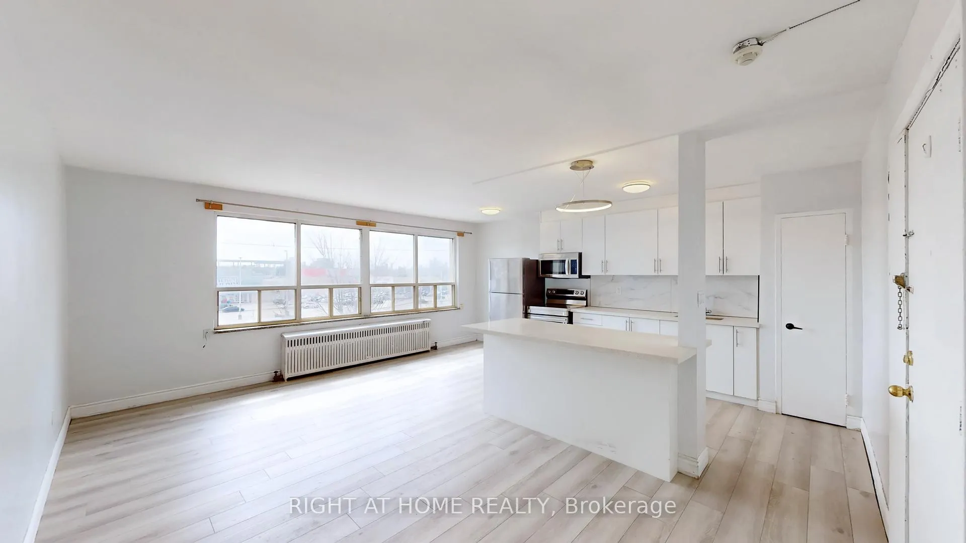Photo 2 of Unit 314, 896 Eglinton Avenue E, Toronto, Leaside — HOMEH