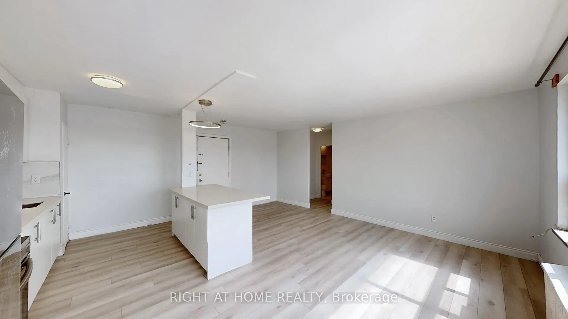 Photo 4 of Unit 314, 896 Eglinton Avenue E, Toronto, Leaside — HOMEH