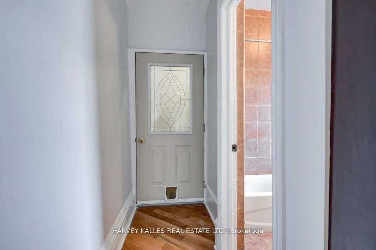 Photo 2 of Unit 2, 1098 Bathurst Street, Toronto, The Annex — HOMEH