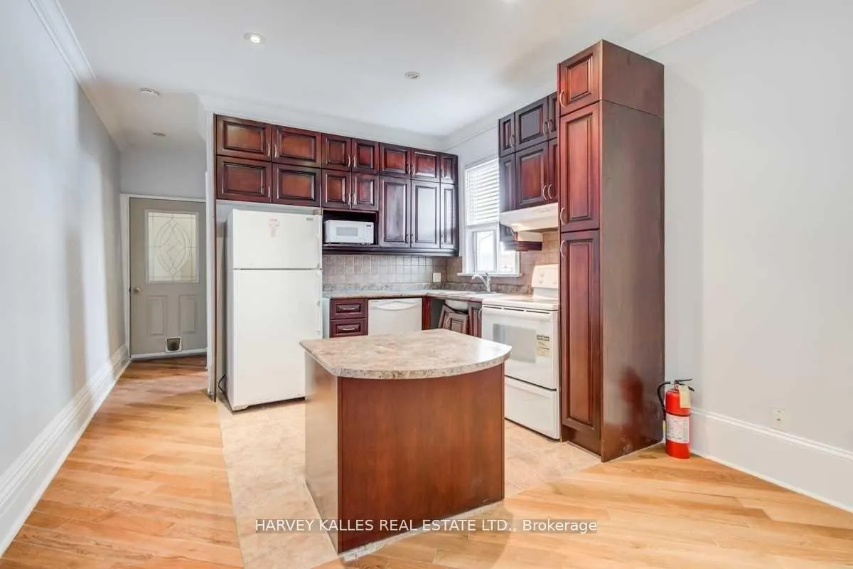 Photo 6 of Unit 2, 1098 Bathurst Street, Toronto, The Annex — HOMEH