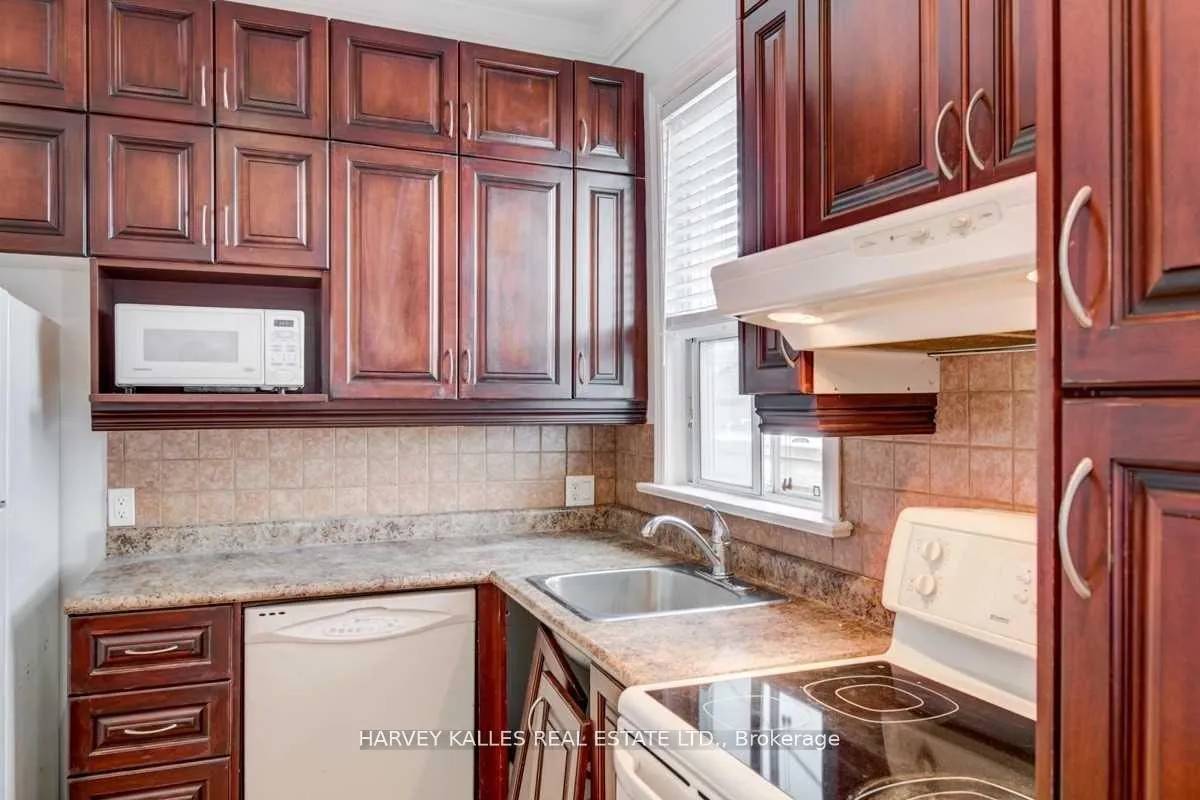 Photo 7 of Unit 2, 1098 Bathurst Street, Toronto, The Annex — HOMEH