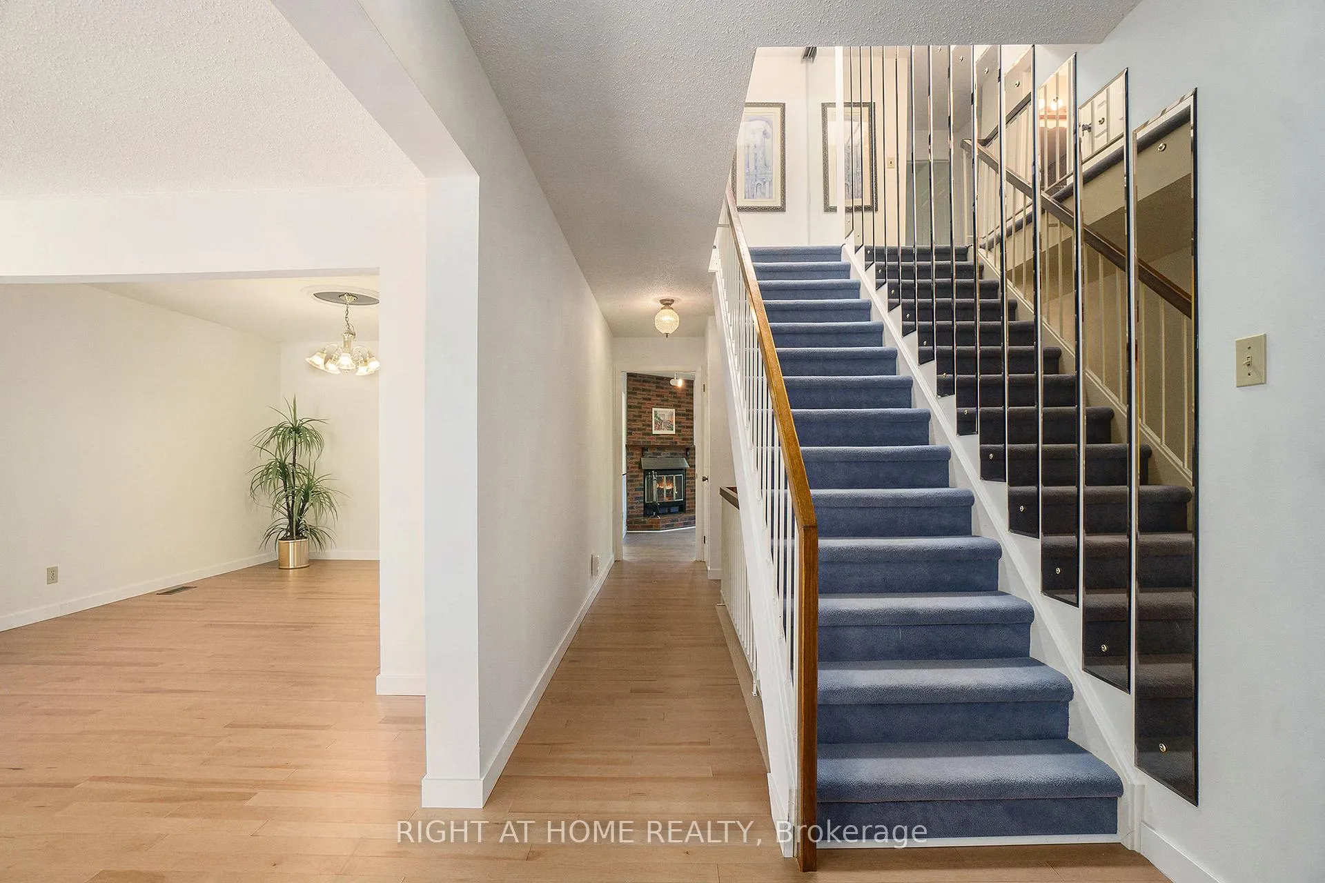 Photo 3 of 82 Nestow Drive, Ottawa, Tanglewood — HOMEH
