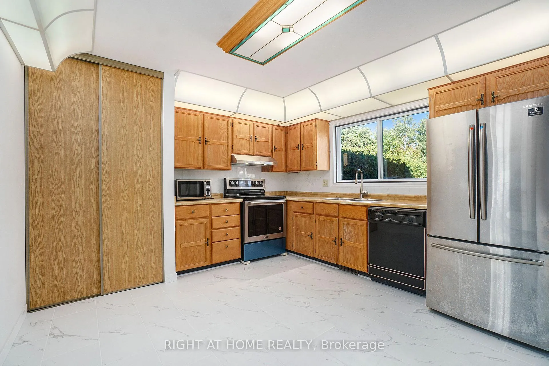 Photo 8 of 82 Nestow Drive, Ottawa, Tanglewood — HOMEH