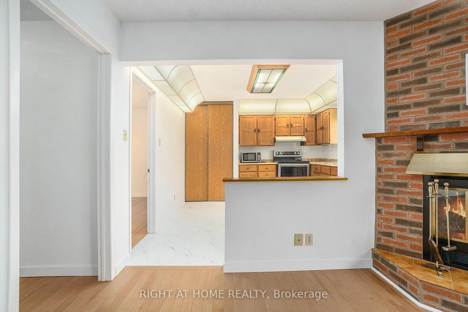 Photo 9 of 82 Nestow Drive, Ottawa, Tanglewood — HOMEH