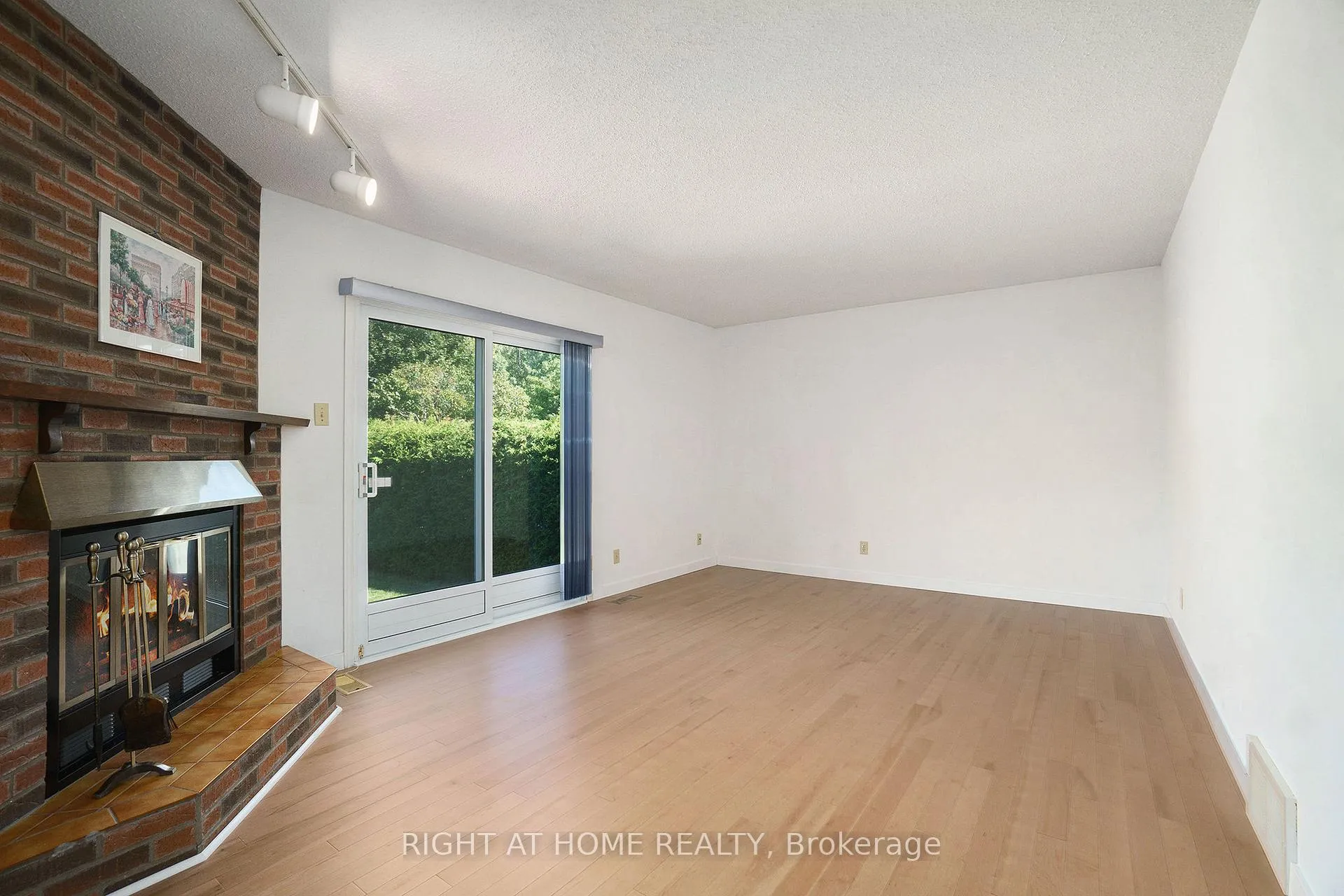 Photo 10 of 82 Nestow Drive, Ottawa, Tanglewood — HOMEH