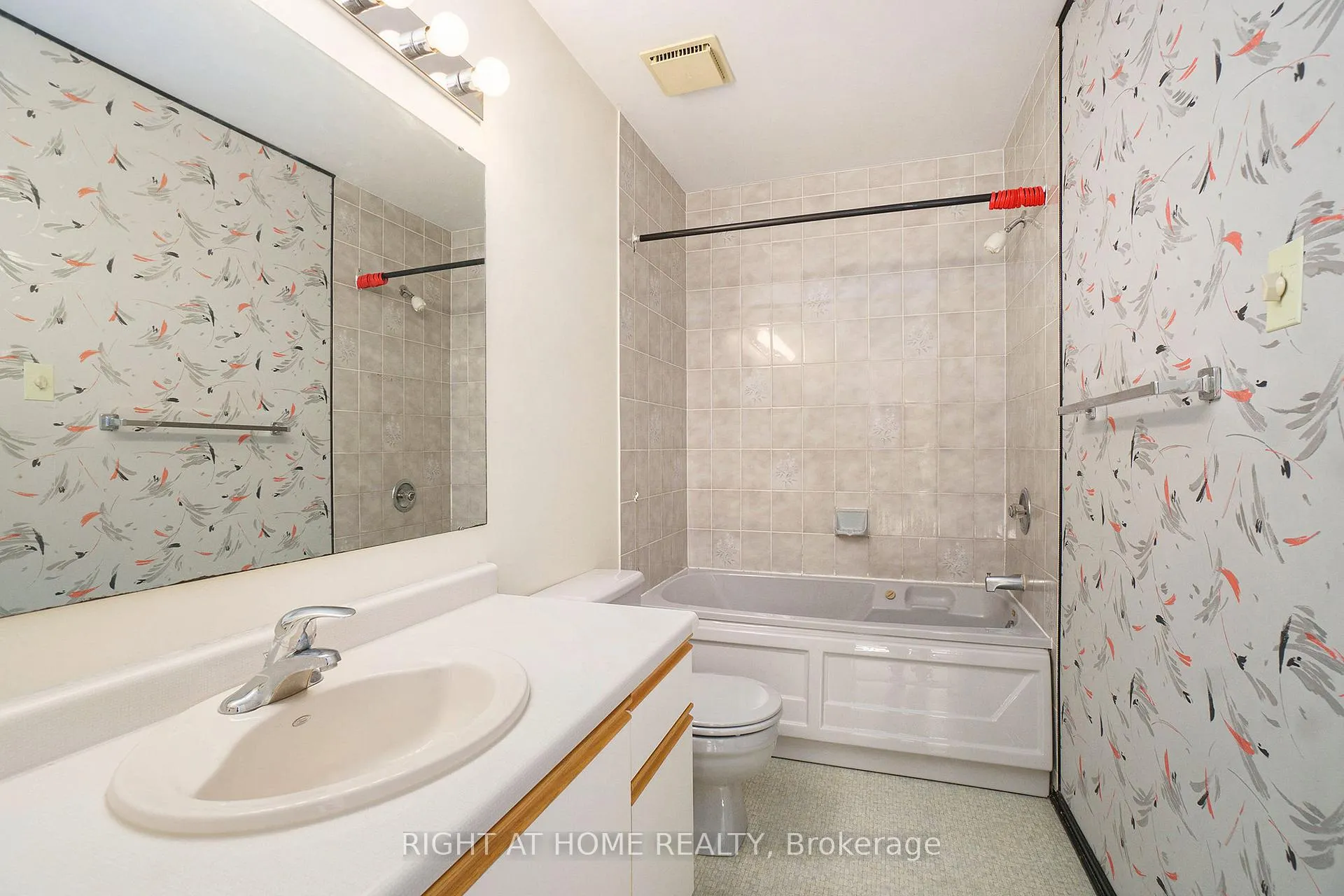 Photo 17 of 82 Nestow Drive, Ottawa, Tanglewood — HOMEH