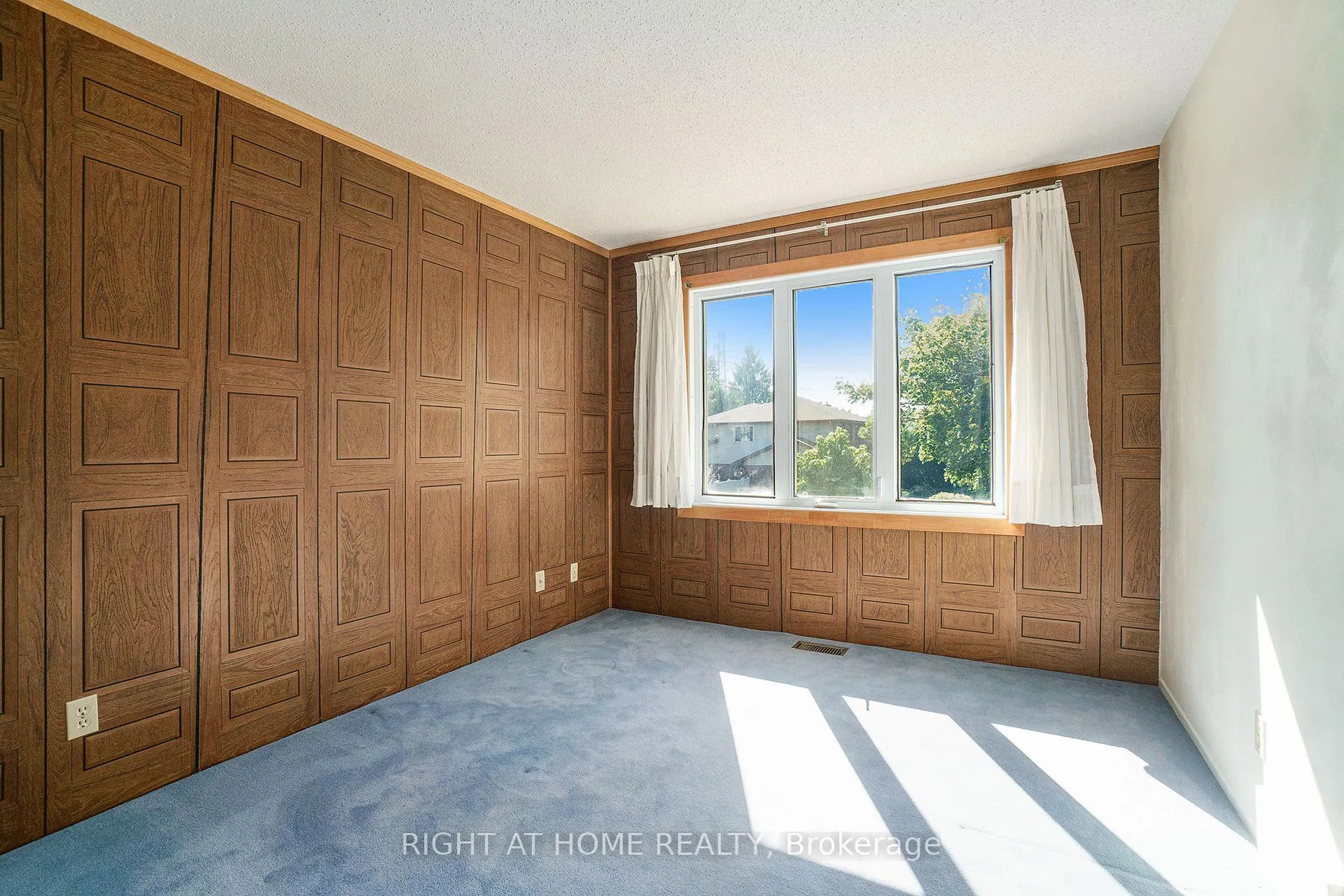 Photo 20 of 82 Nestow Drive, Ottawa, Tanglewood — HOMEH