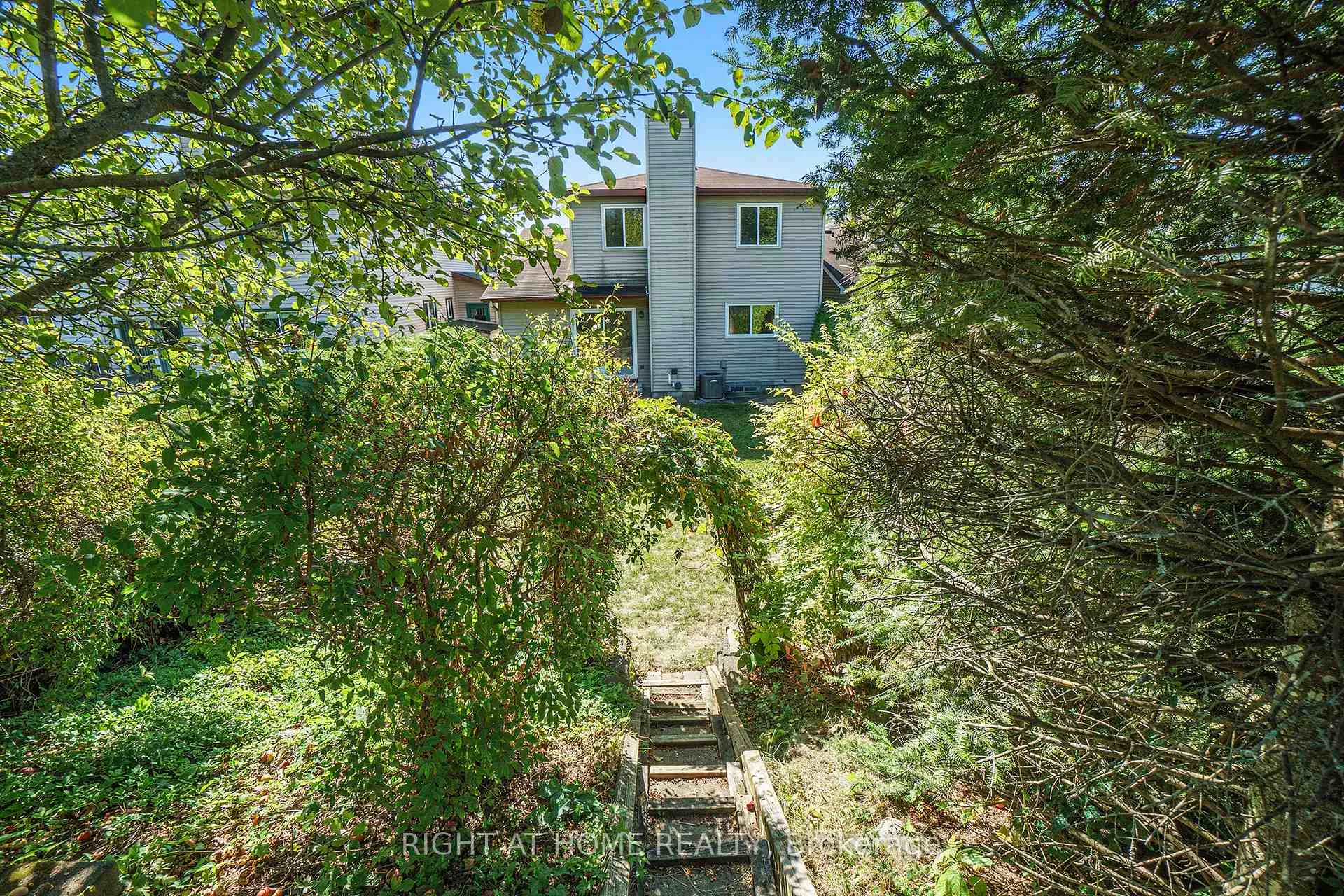 Photo 24 of 82 Nestow Drive, Ottawa, Tanglewood — HOMEH