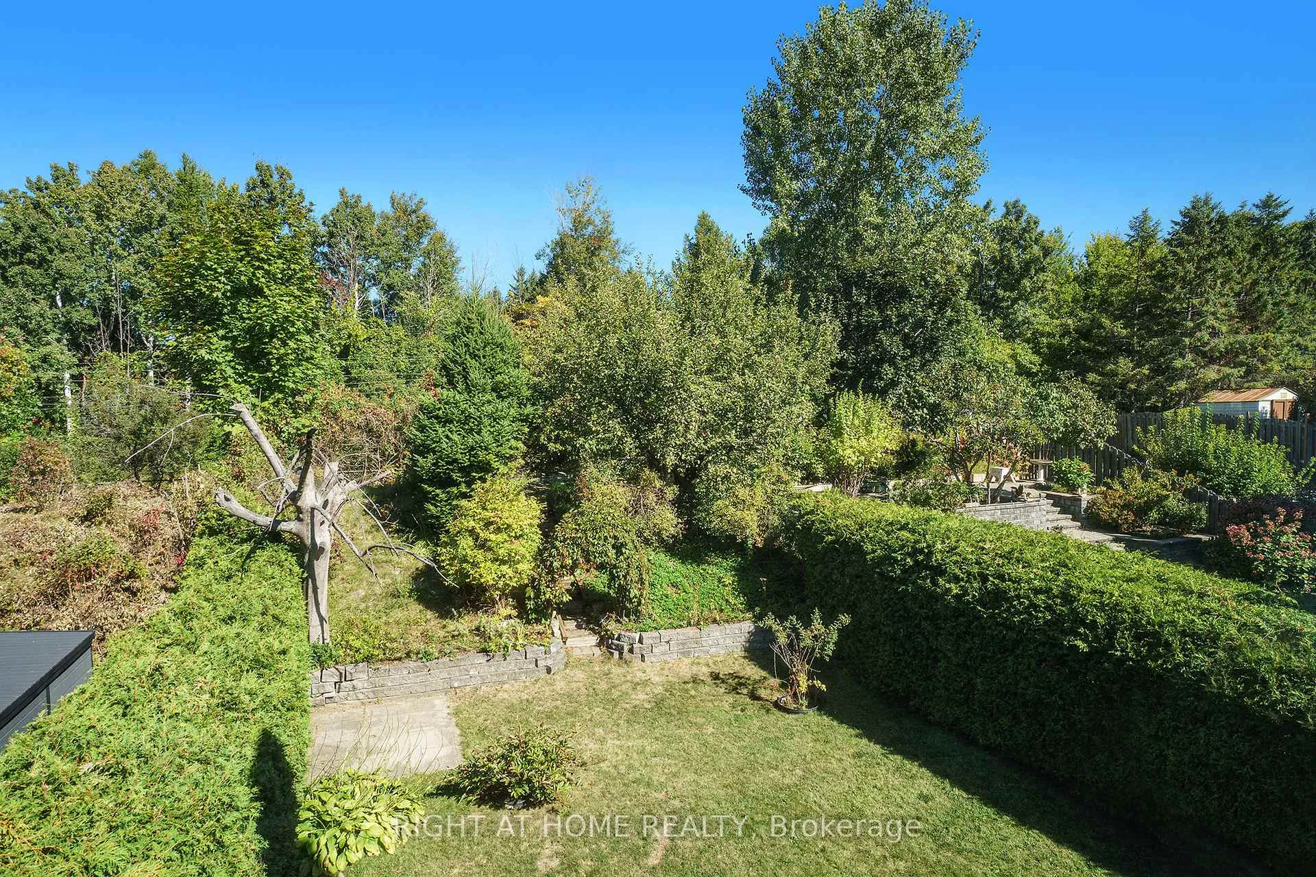 Photo 25 of 82 Nestow Drive, Ottawa, Tanglewood — HOMEH