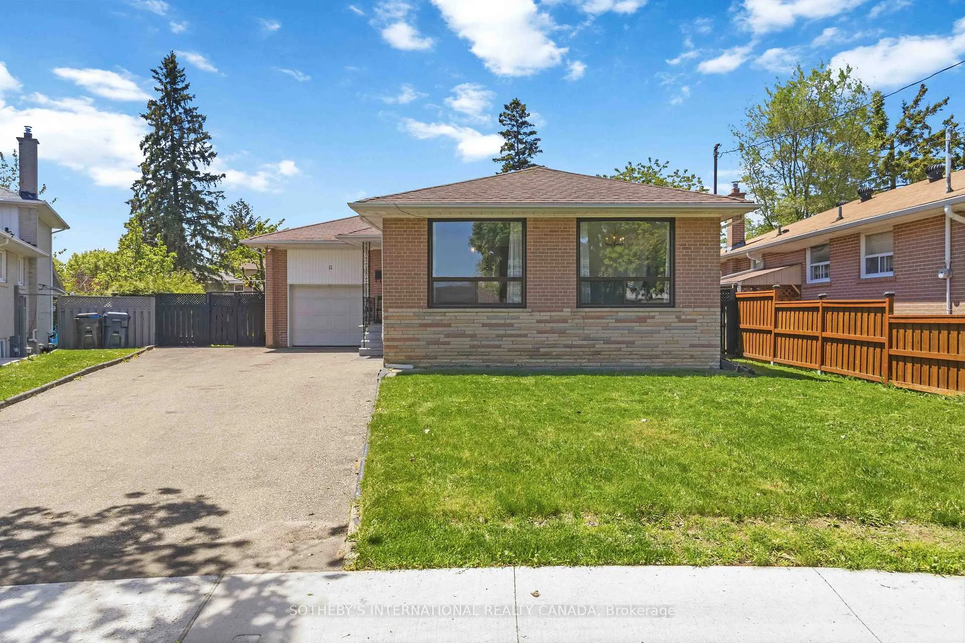 Photo 1 of 11 Pagoda Place, Etobicoke, Thistletown-Beaumonde Heights — HOMEH