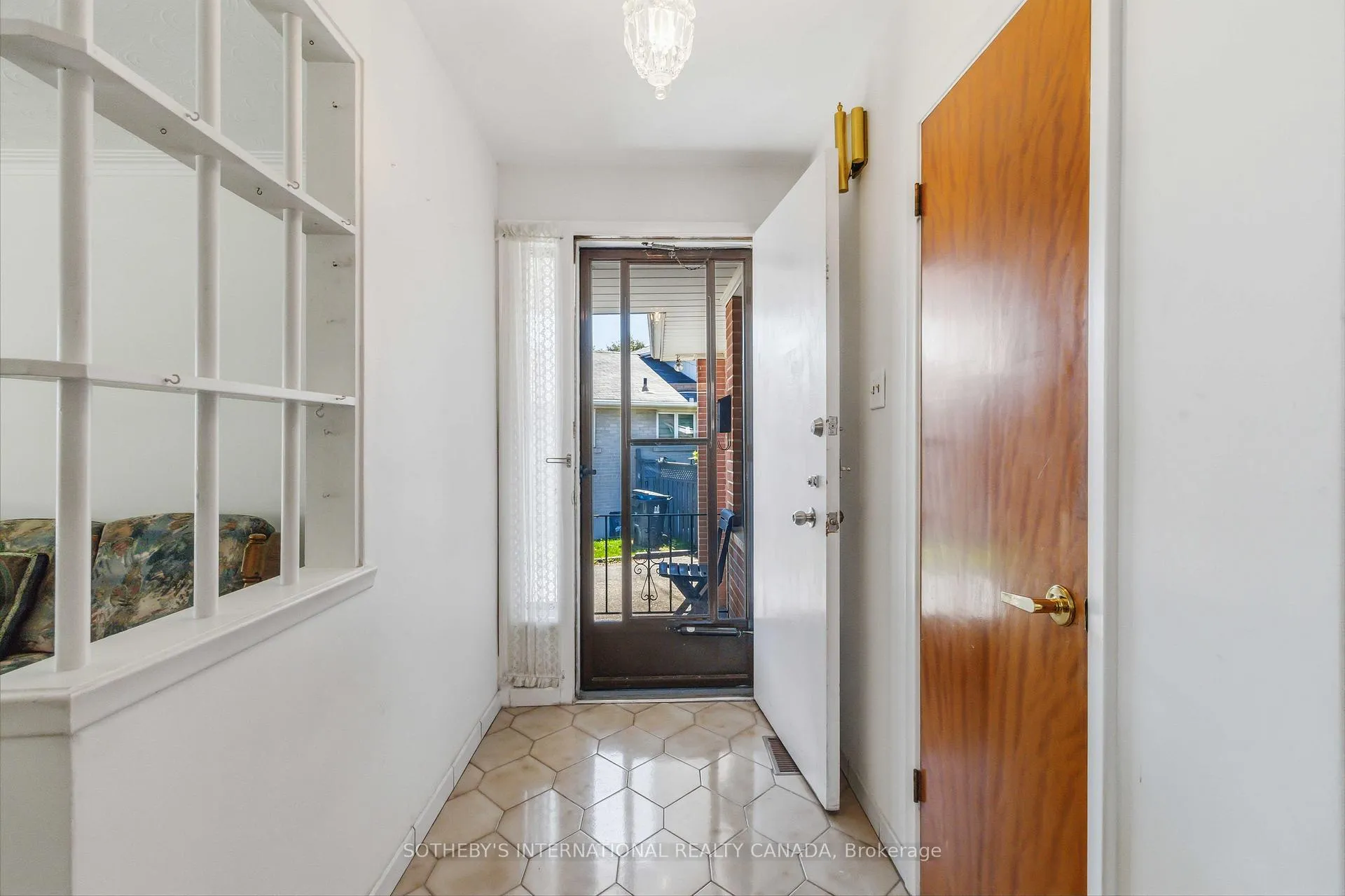 Photo 3 of 11 Pagoda Place, Etobicoke, Thistletown-Beaumonde Heights — HOMEH
