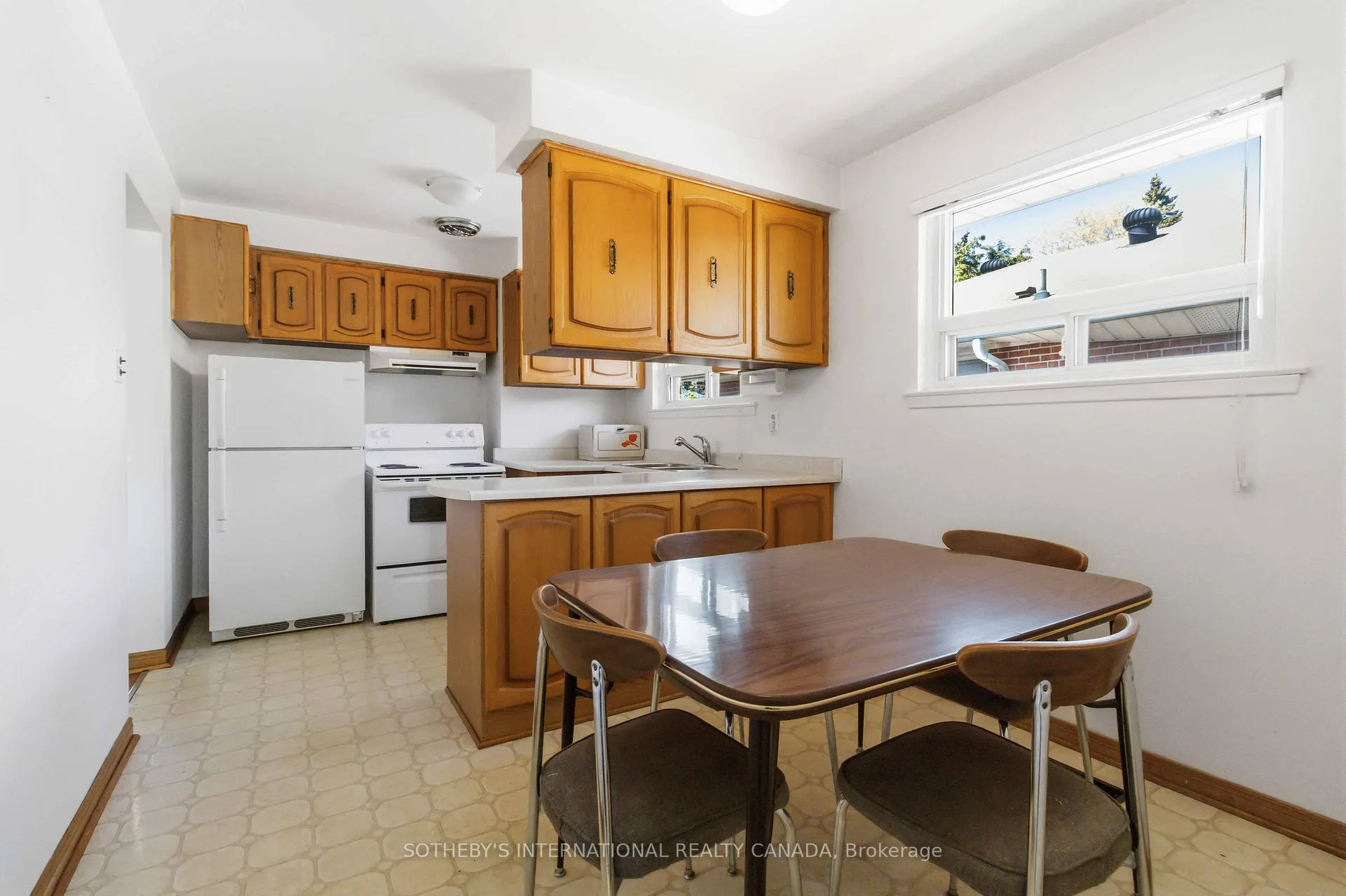 Photo 7 of 11 Pagoda Place, Etobicoke, Thistletown-Beaumonde Heights — HOMEH