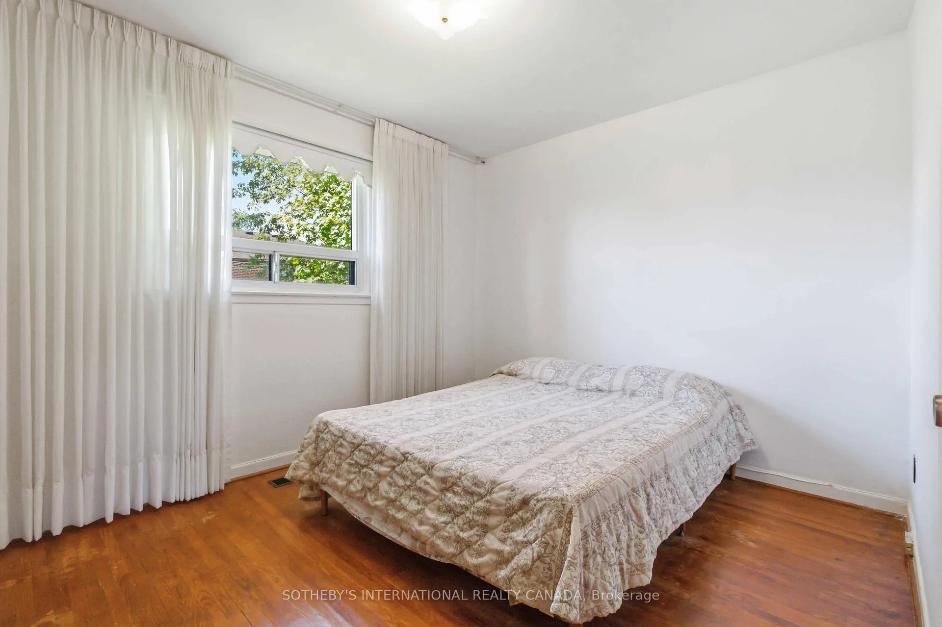Photo 11 of 11 Pagoda Place, Etobicoke, Thistletown-Beaumonde Heights — HOMEH