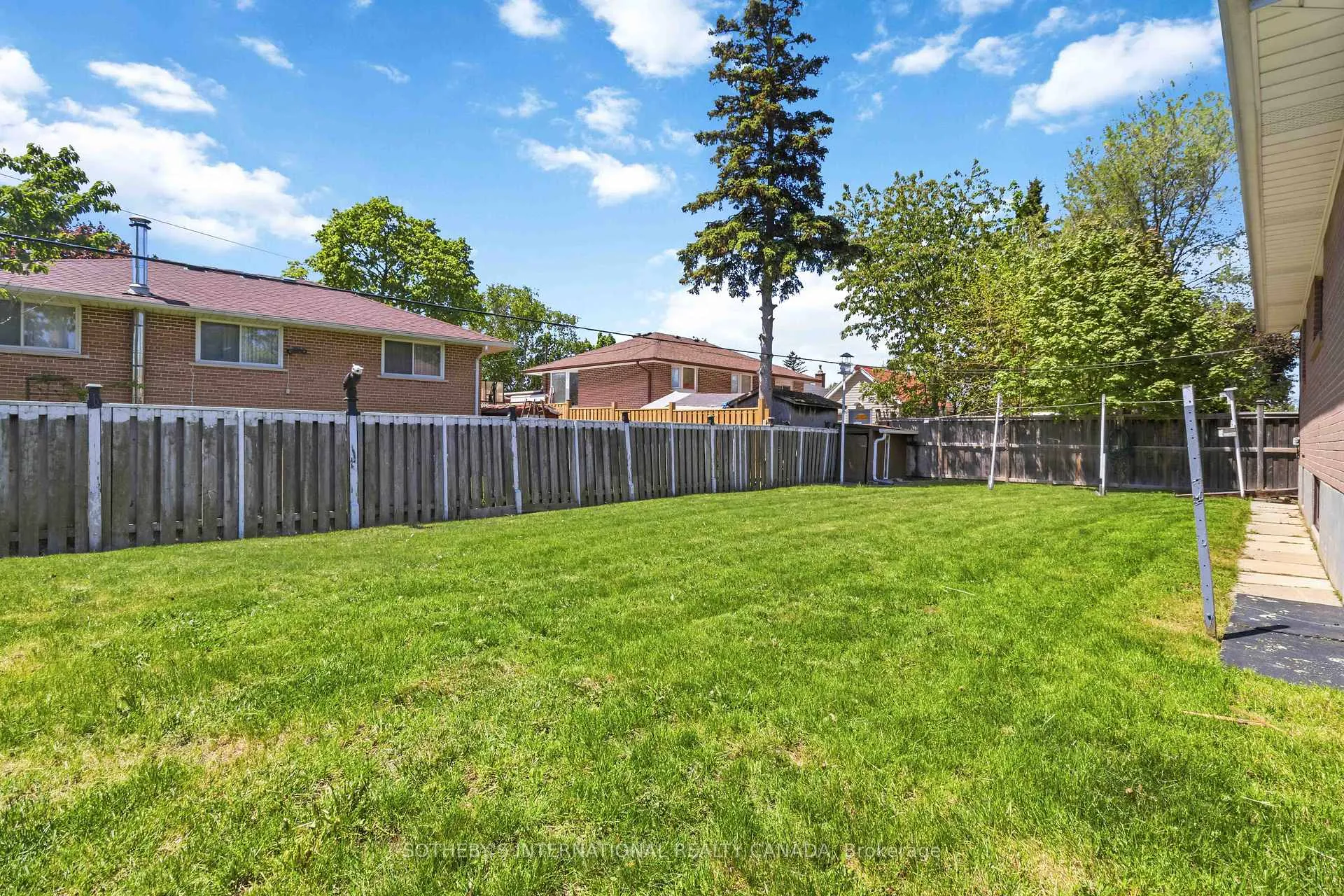 Photo 18 of 11 Pagoda Place, Etobicoke, Thistletown-Beaumonde Heights — HOMEH
