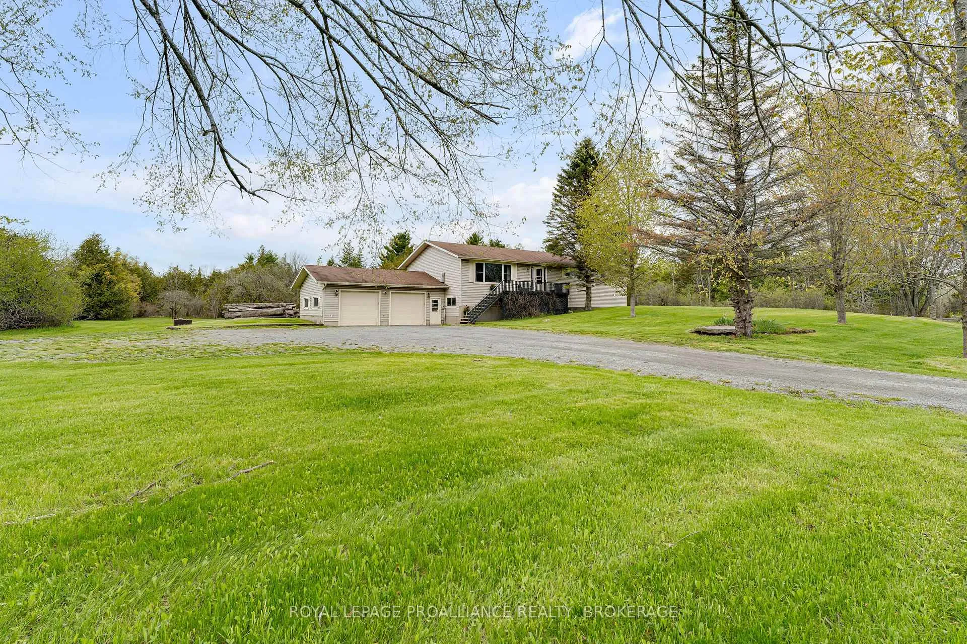 Photo 4 of 4779 Florida Road, Loyalist, Lennox and Addington - South — HOMEH